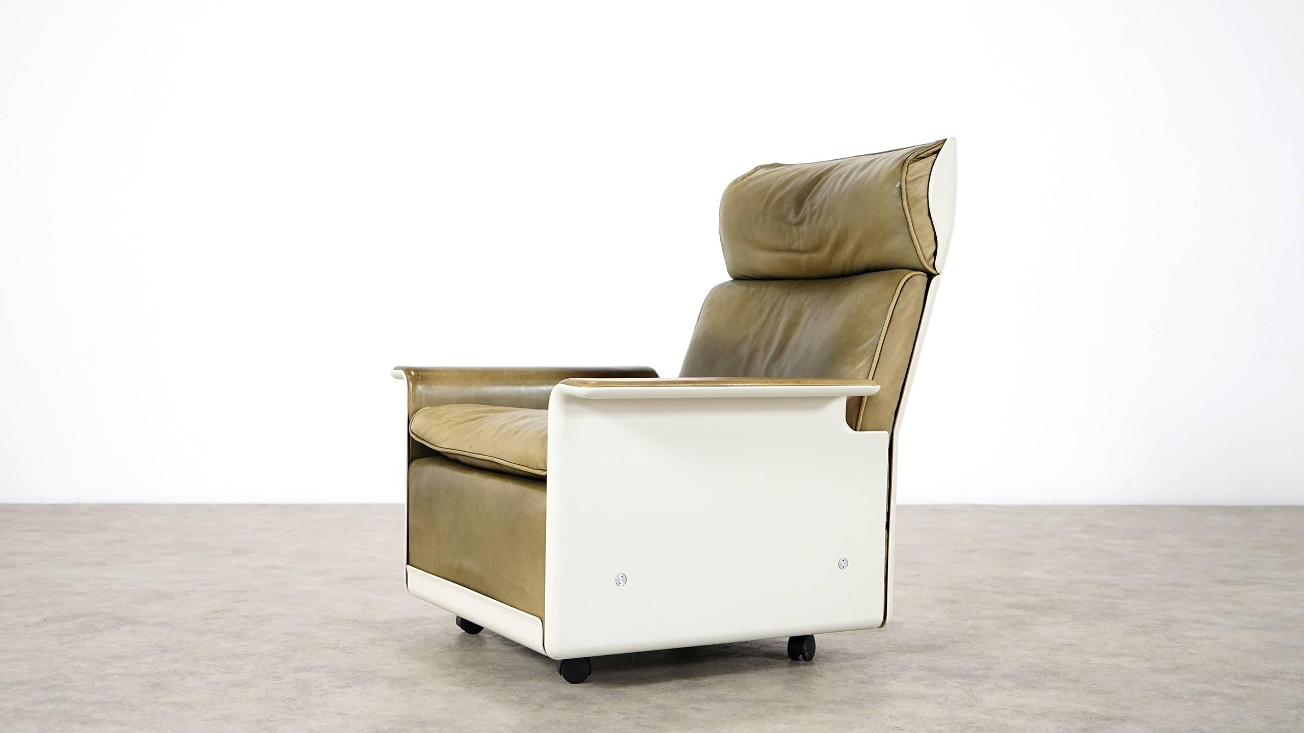 Dieter Rams, Lounge Chair and Ottoman RZ 62 by Vitsœ 620, Olivgreen Leather 13