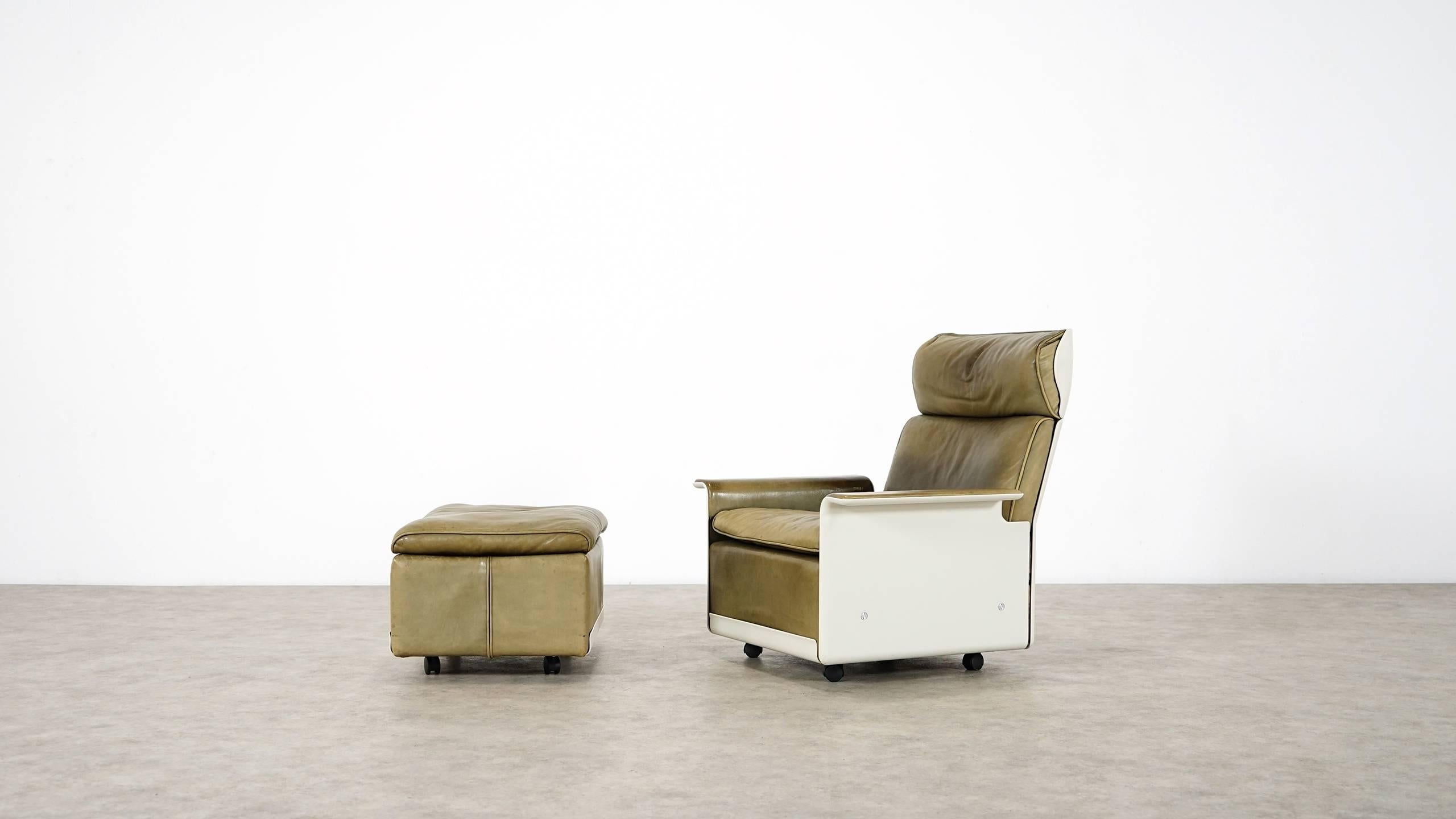 Mid-Century Modern Dieter Rams, Lounge Chair and Ottoman RZ 62 by Vitsœ 620, Olivgreen Leather