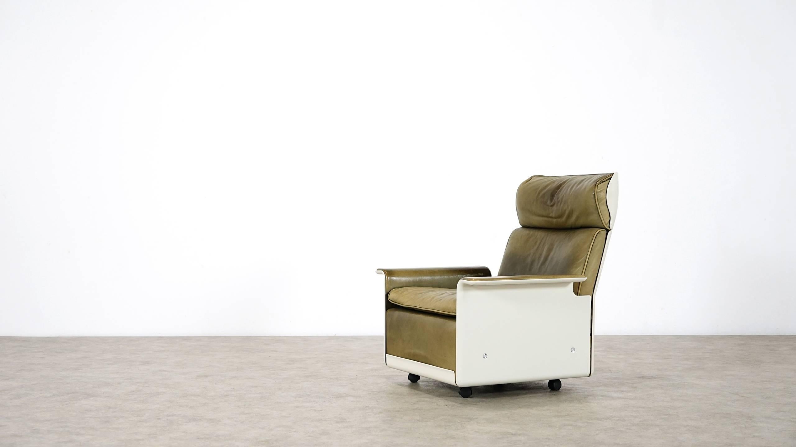 Mid-20th Century Dieter Rams, Lounge Chair and Ottoman RZ 62 by Vitsœ 620, Olivgreen Leather