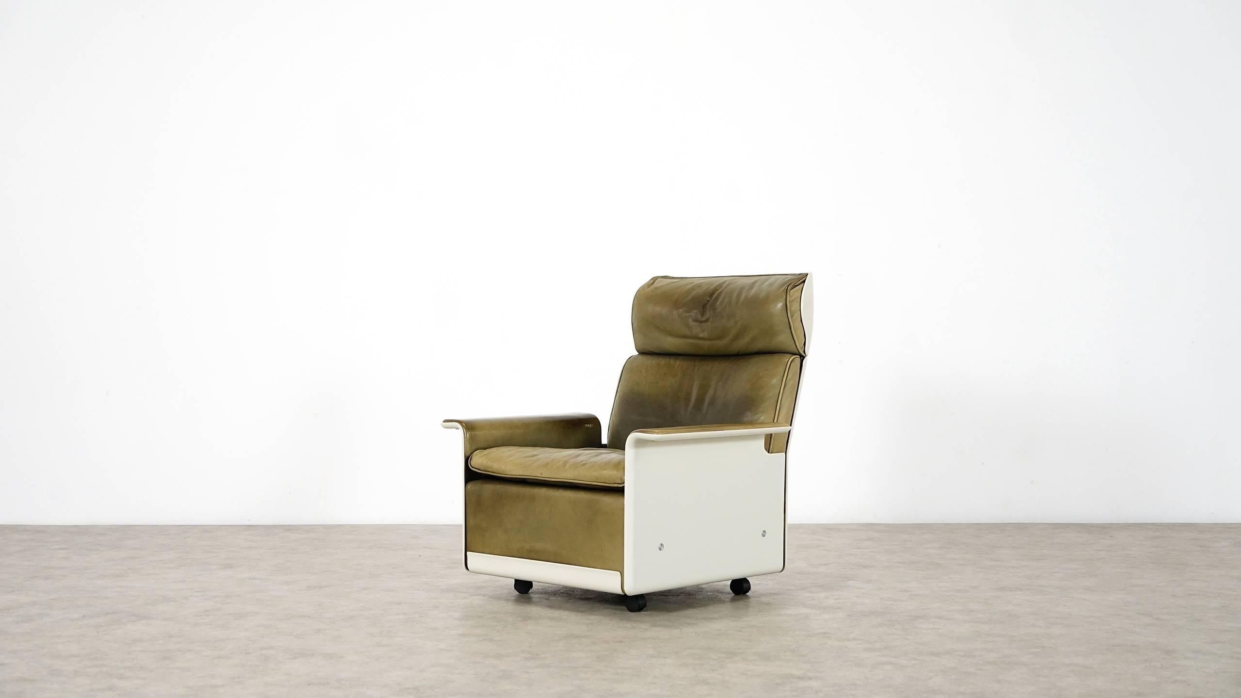 Dieter Rams, Lounge Chair and Ottoman RZ 62 by Vitsœ 620, Olivgreen Leather 1