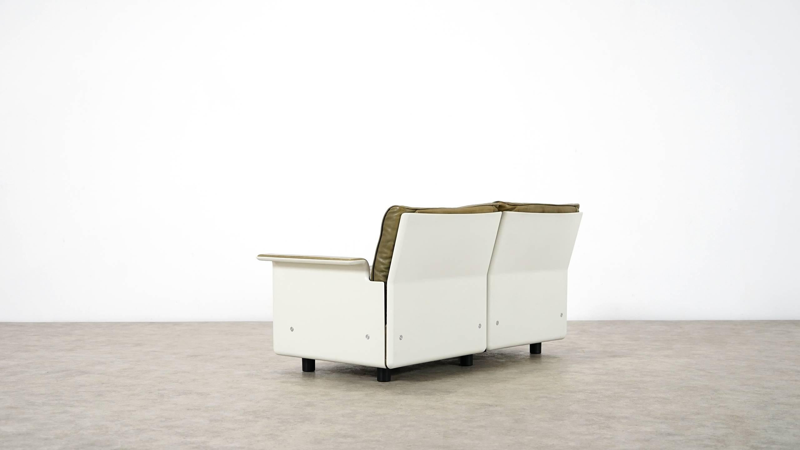 Dieter Rams, Sofa RZ 62 in Olivgreen Leather by Vitsœ, Two-Seat 1