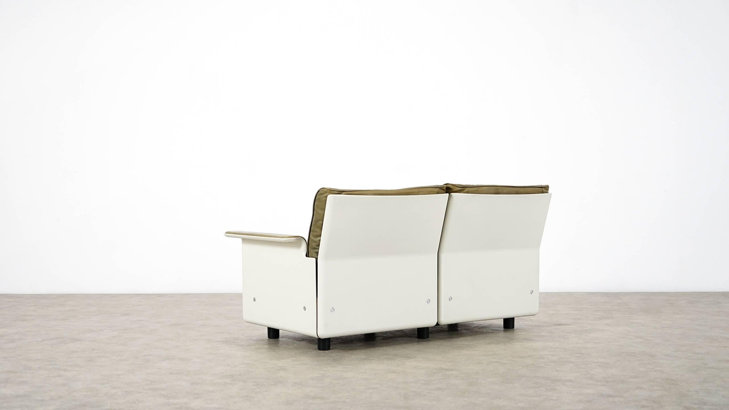 Dieter Rams:: Canapé RZ 62 en cuir vert olive de Vitsœ:: deux places 4