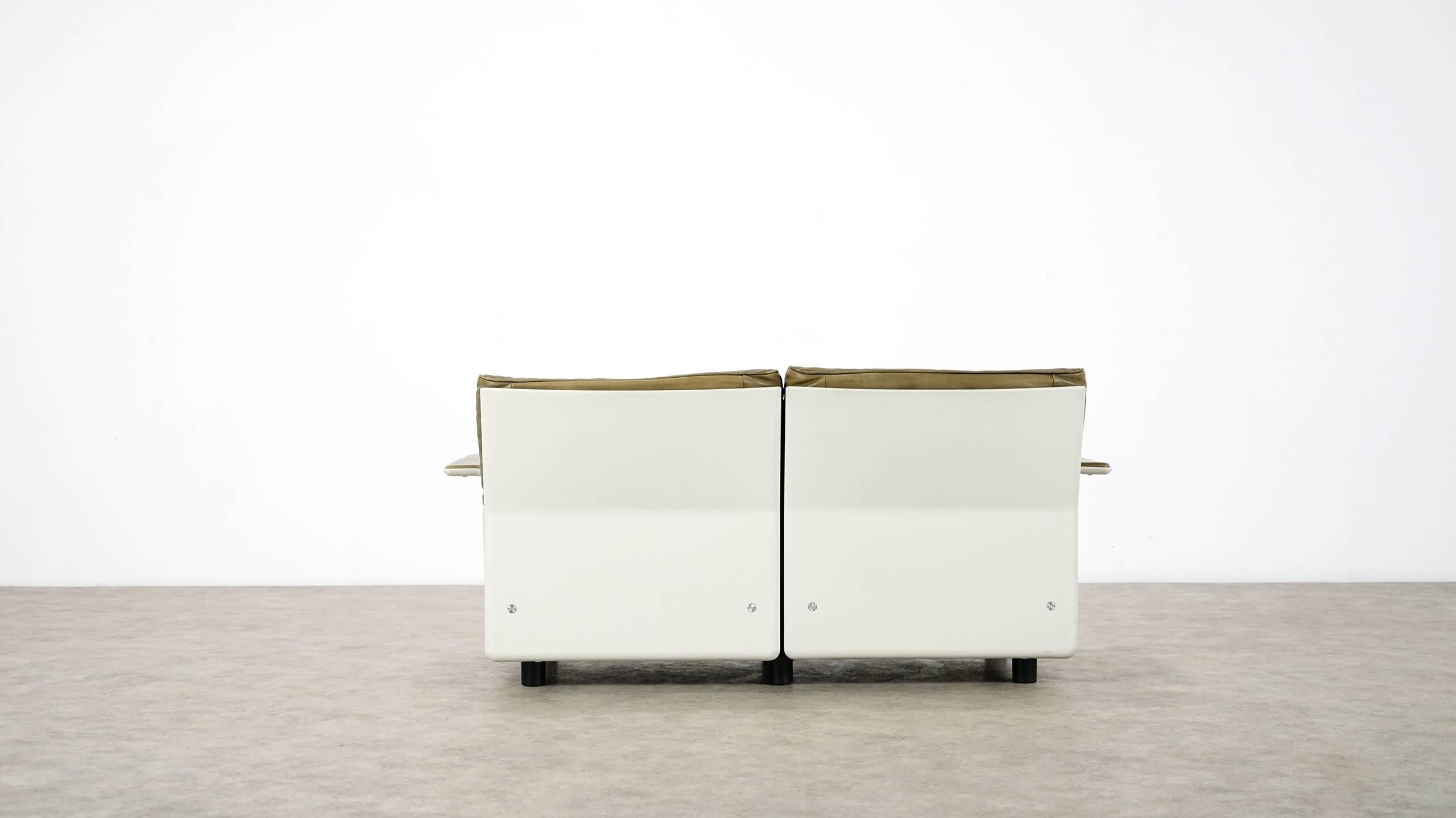 Dieter Rams, Sofa RZ 62 in Olivgreen Leather by Vitsœ, Two-Seat 3