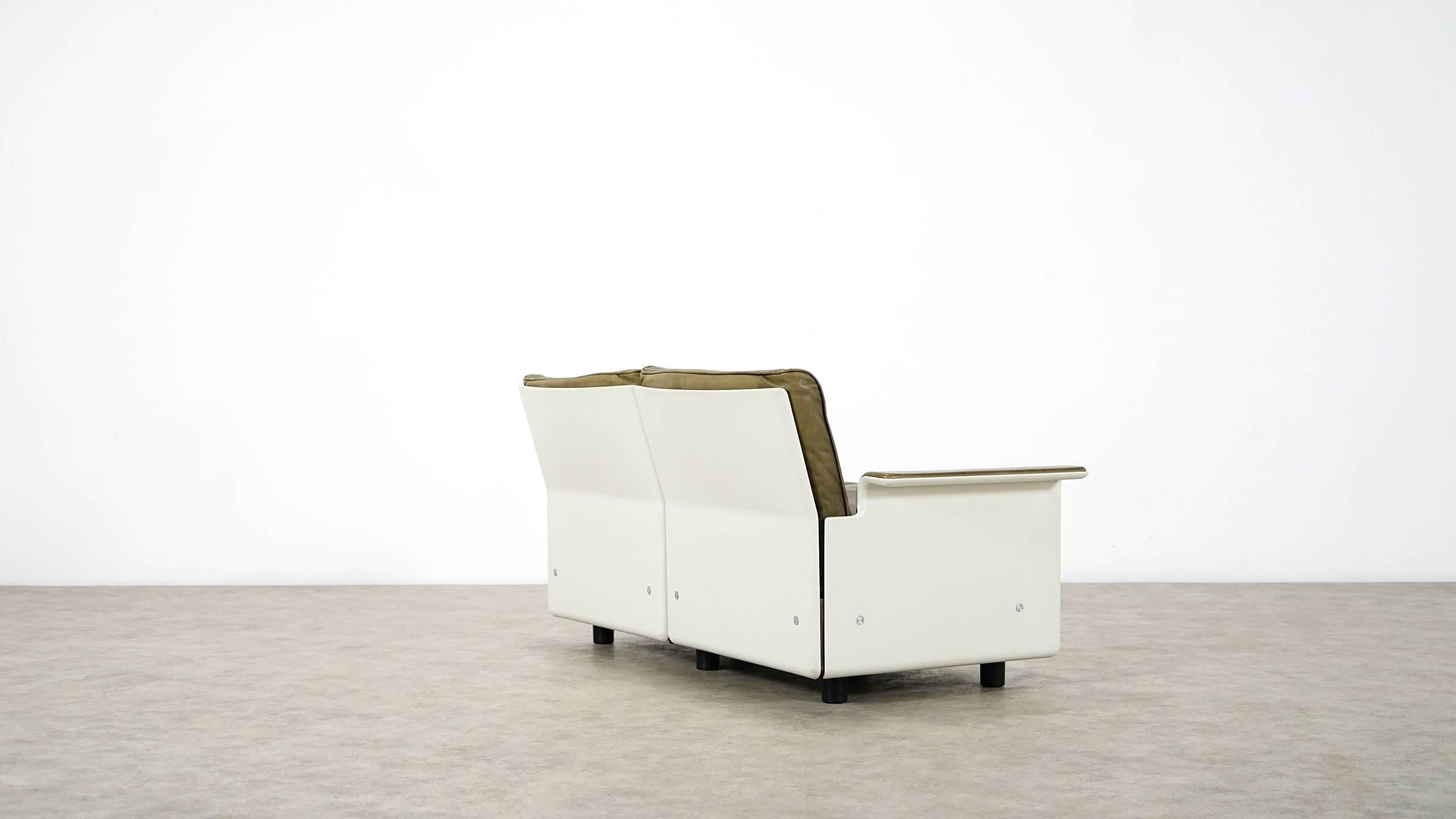 Dieter Rams, Sofa RZ 62 in Olivgreen Leather by Vitsœ, Two-Seat 4