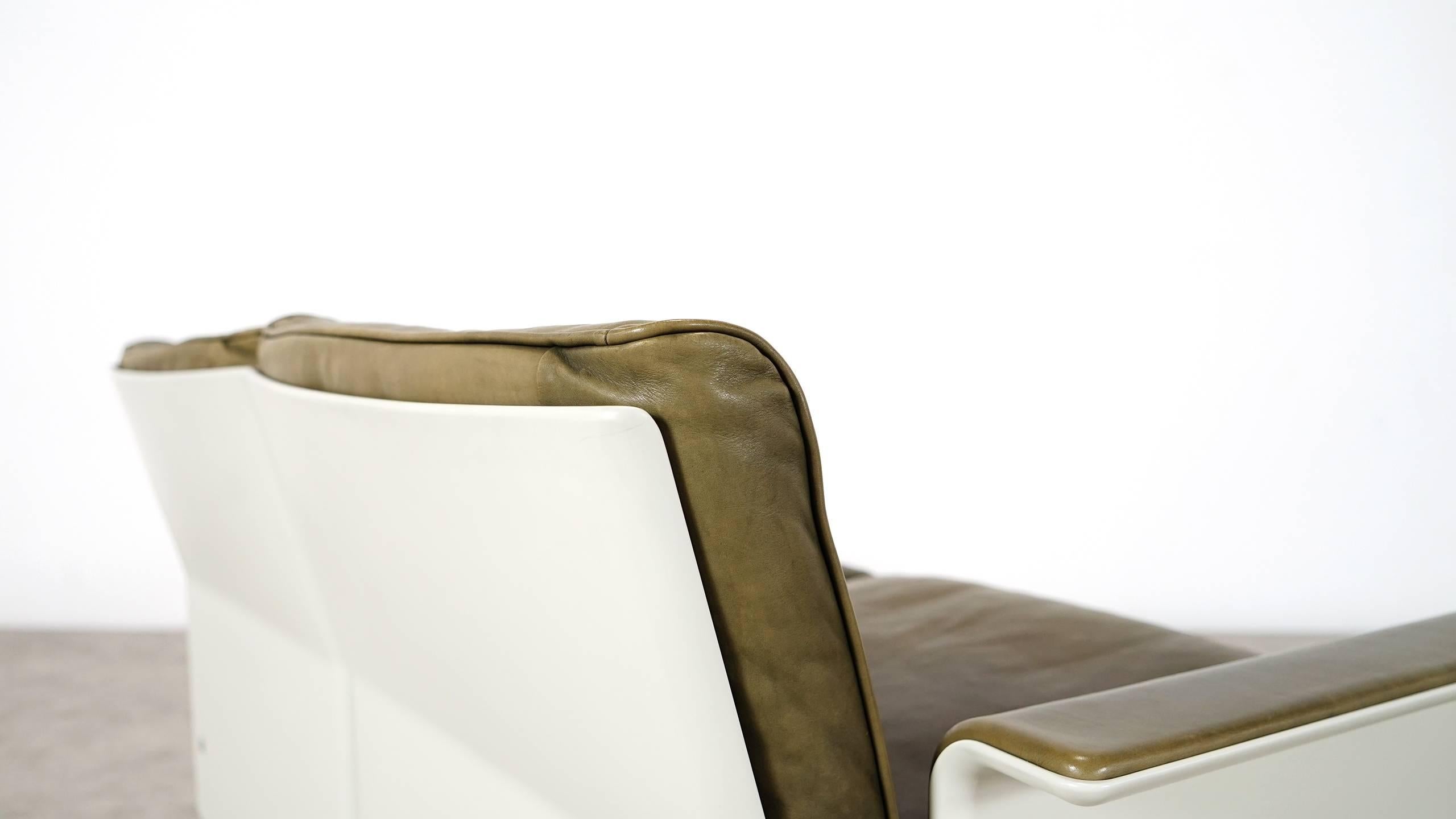 Dieter Rams:: Canapé RZ 62 en cuir vert olive de Vitsœ:: deux places 7