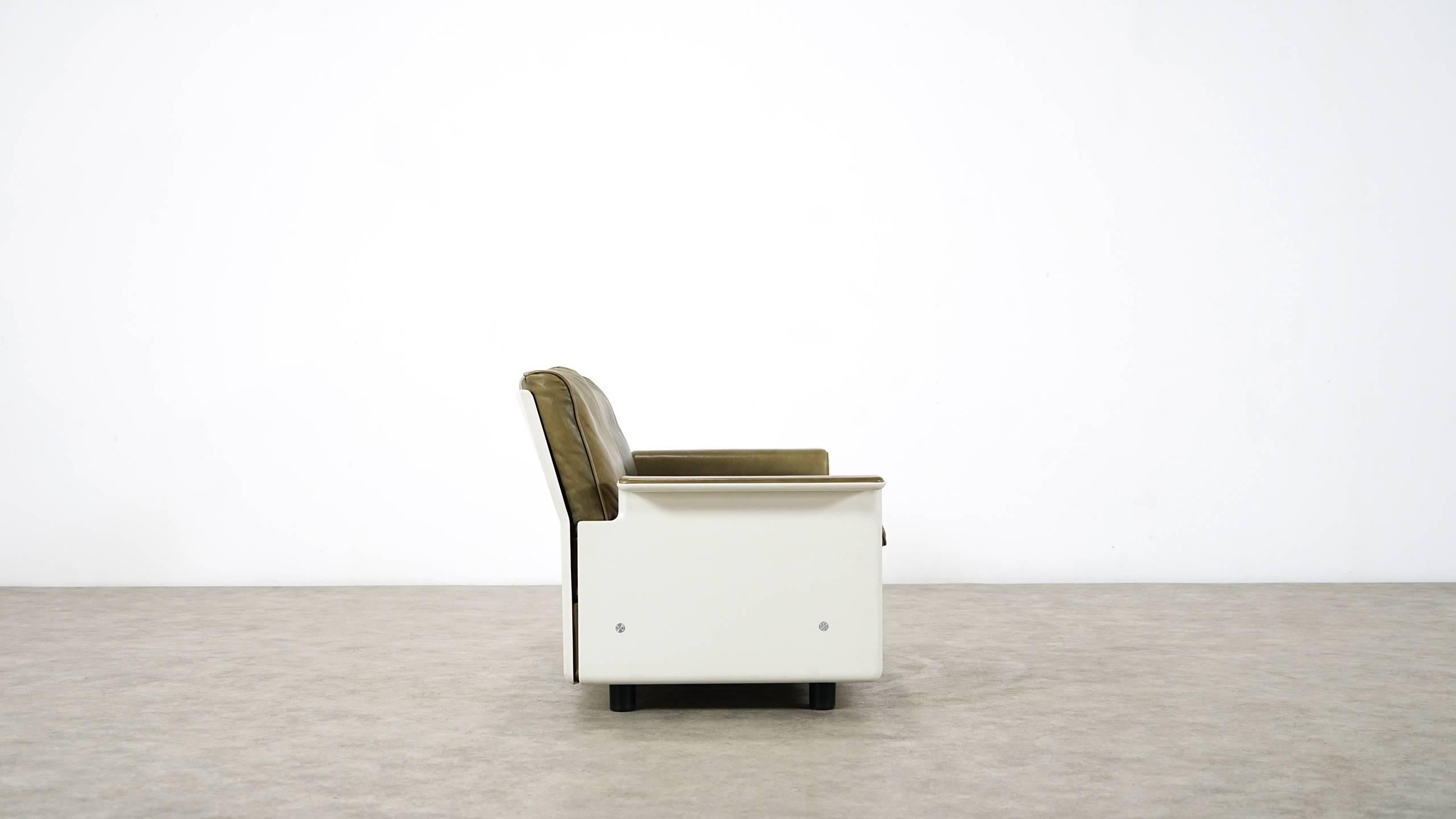 Dieter Rams, Sofa RZ 62 in Olivgreen Leather by Vitsœ, Two-Seat 7
