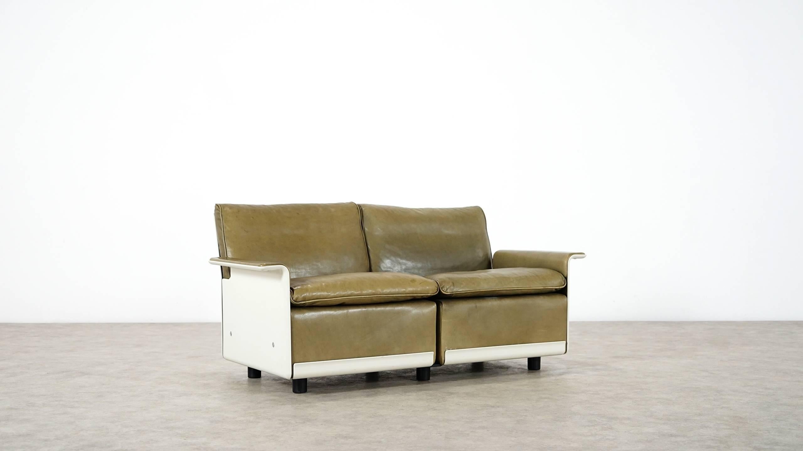 Dieter Rams:: Canapé RZ 62 en cuir vert olive de Vitsœ:: deux places 10