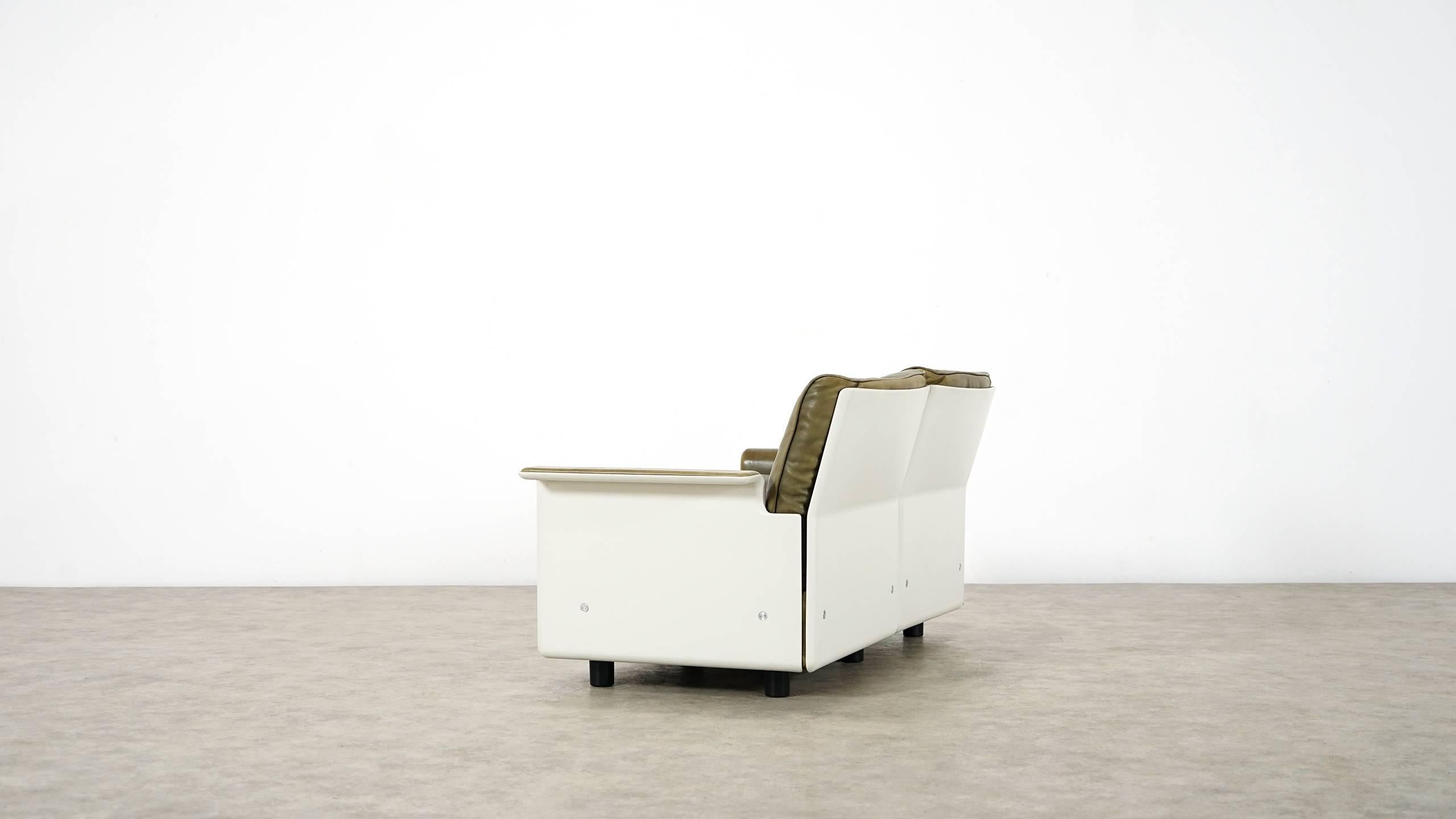 Mid-20th Century Dieter Rams, Sofa RZ 62 in Olivgreen Leather by Vitsœ, Two-Seat