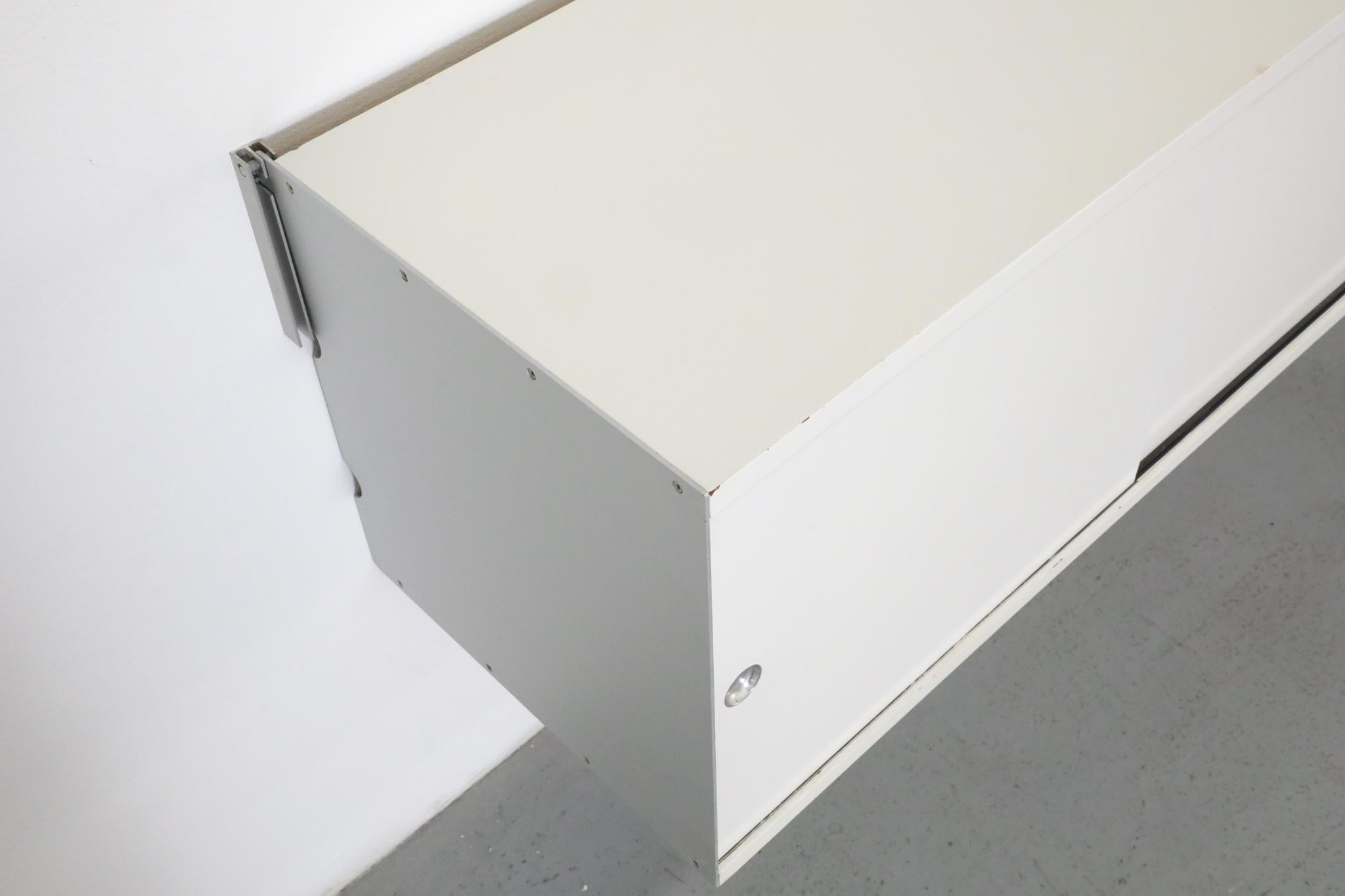 Dieter Rams ‘606 Series’ Shelving System, Floating Cabinets for Vitsoe For Sale 4