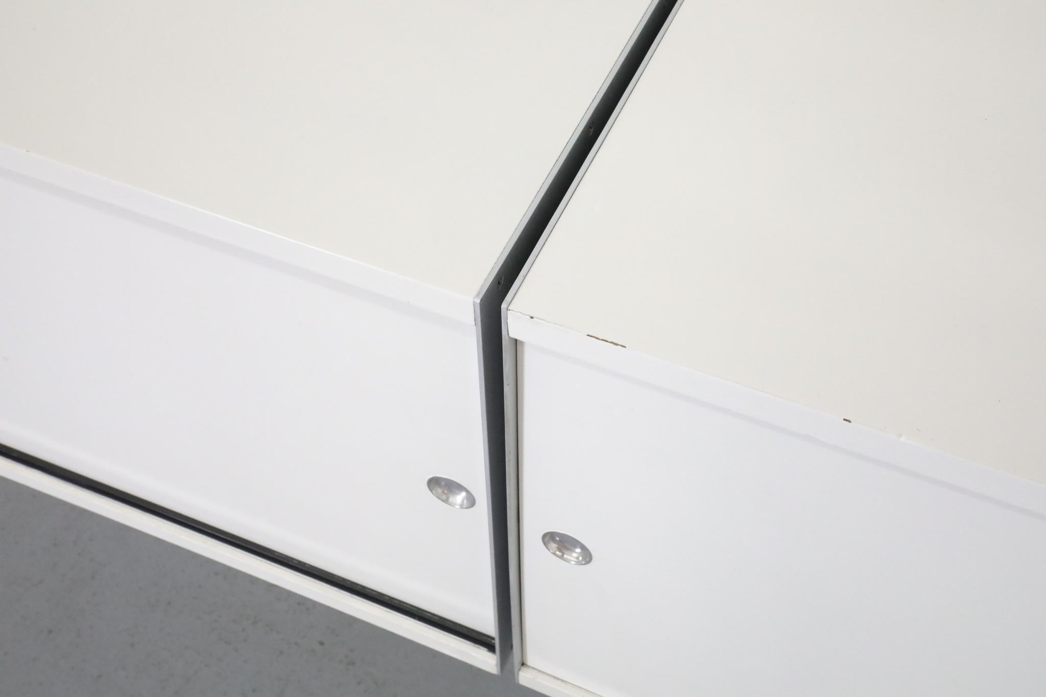 Dieter Rams ‘606 Series’ Shelving System, Floating Cabinets for Vitsoe For Sale 7