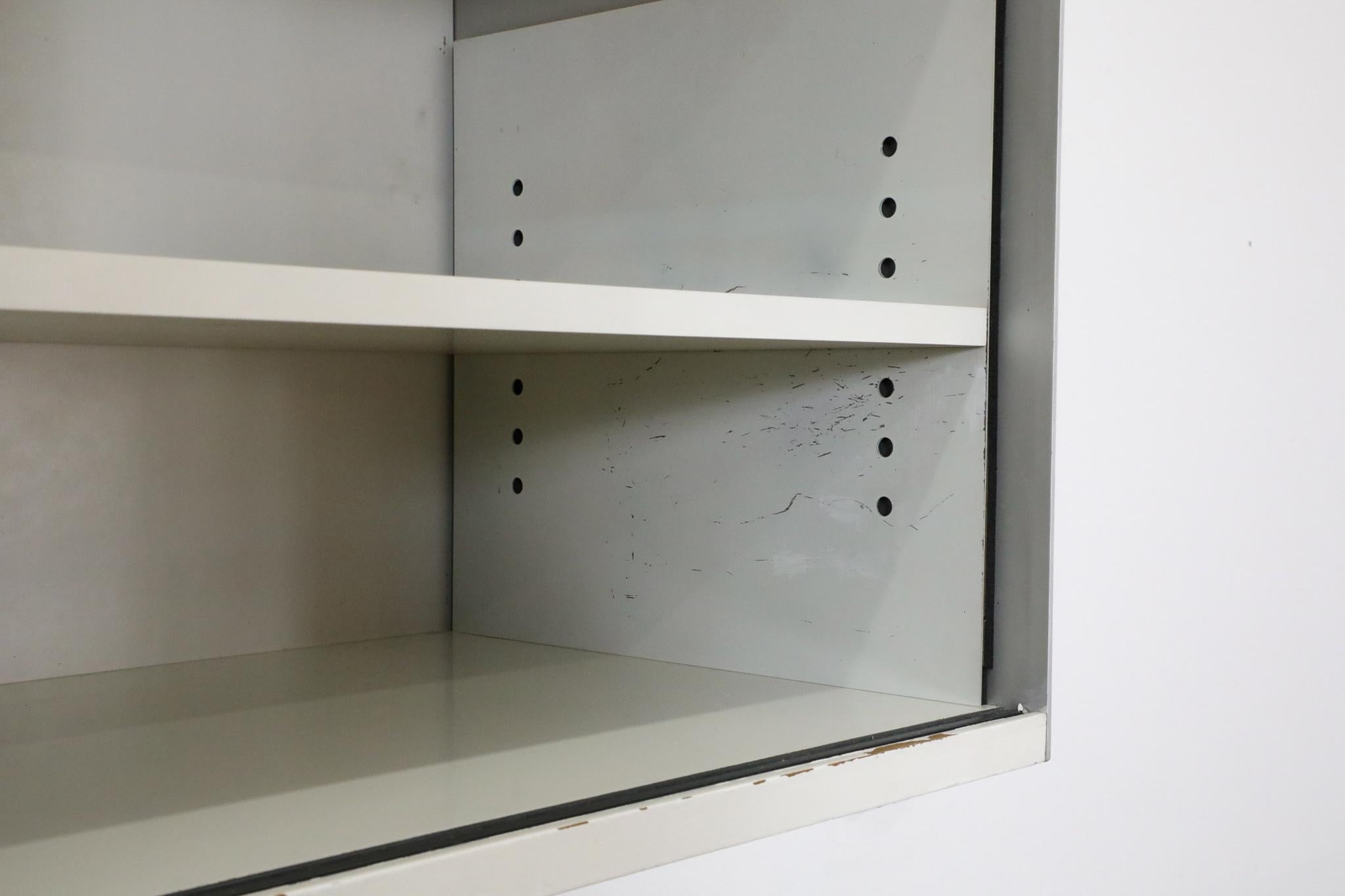 Dieter Rams ‘606 Series’ Shelving System, Floating Cabinets for Vitsoe For Sale 8