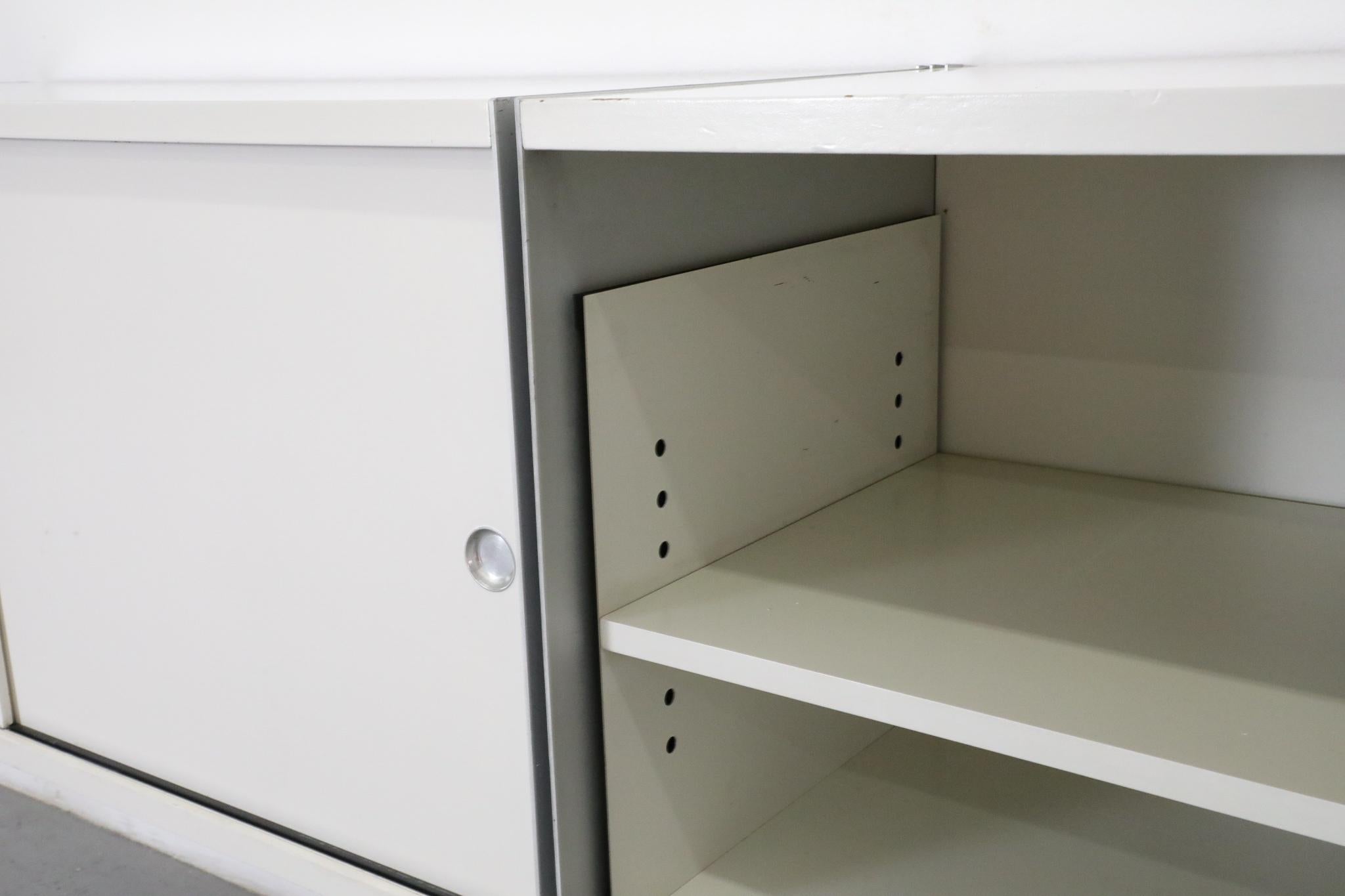 Dieter Rams ‘606 Series’ Shelving System, Floating Cabinets for Vitsoe For Sale 9