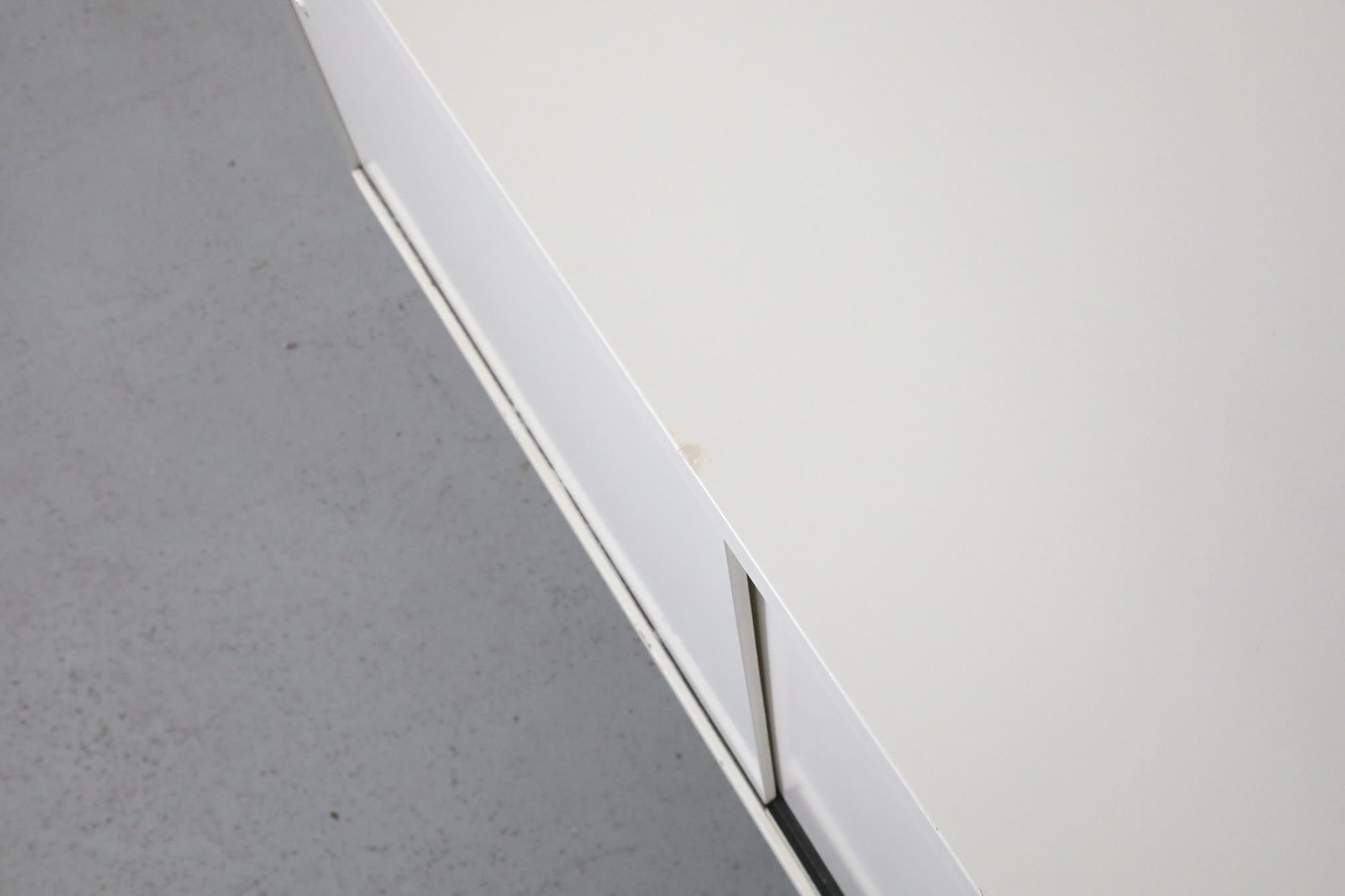 Dieter Rams ‘606 Series’ Shelving System, Floating Cabinets for Vitsoe For Sale 12