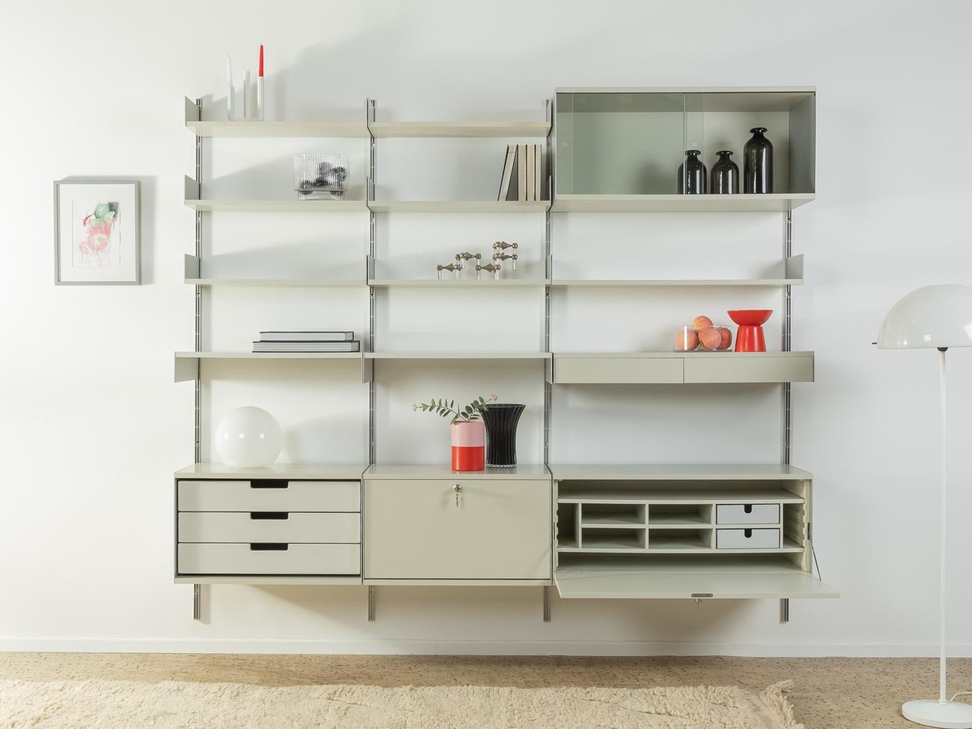 Modular 606 shelving system by Dieter Rams for Vitsœ from the 1960s. High-quality construction consisting of four aluminium E Tracks, nine shelves, a cabinet with three drawers, a cabinet with two glass doors, two cabinets with fold-down doors with