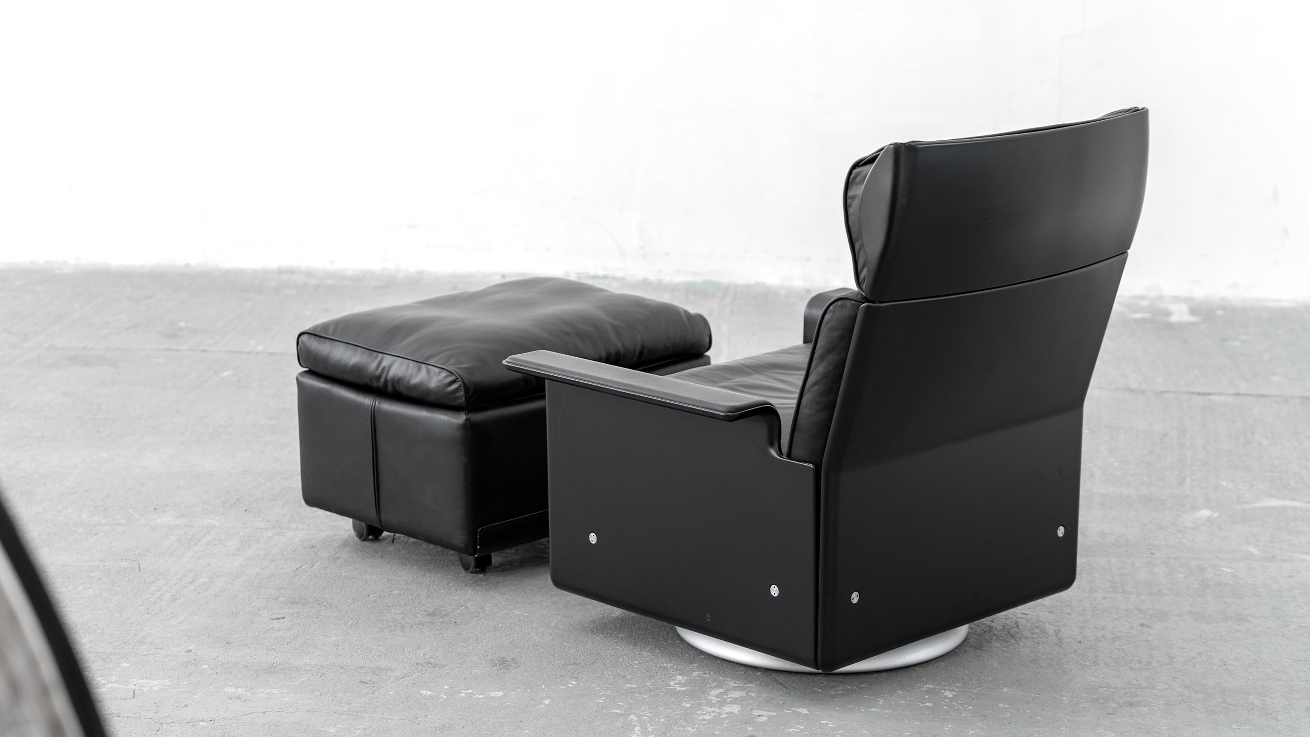 Dieter Rams Lounge Chair + Ottoman Swivel Base by Vitsœ Leder 1962 Minimal  im Angebot 1