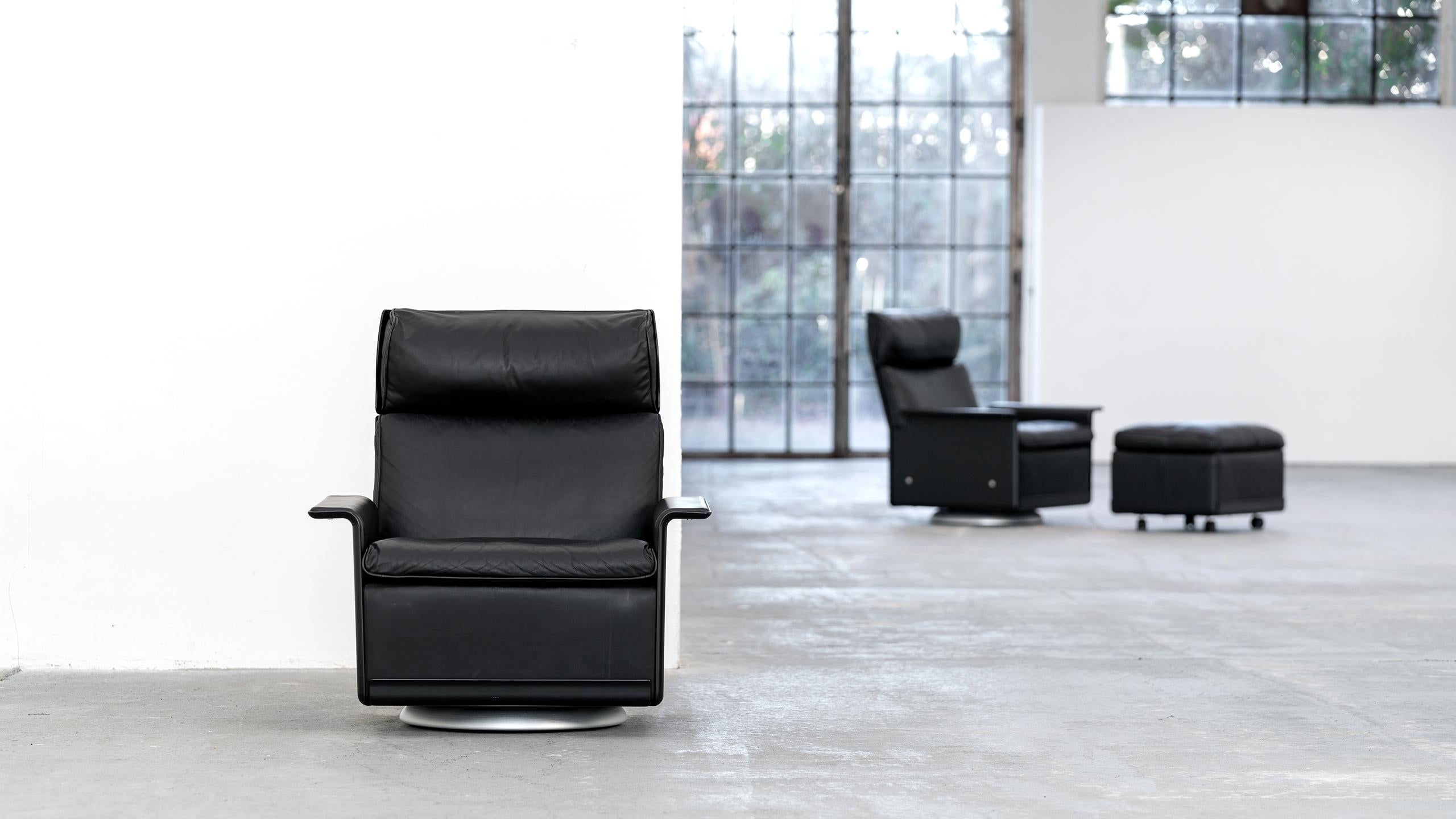 German Dieter Rams, 620 Lounge Chair - rare Swivel Base by Vitsœ in black Leather, 1962