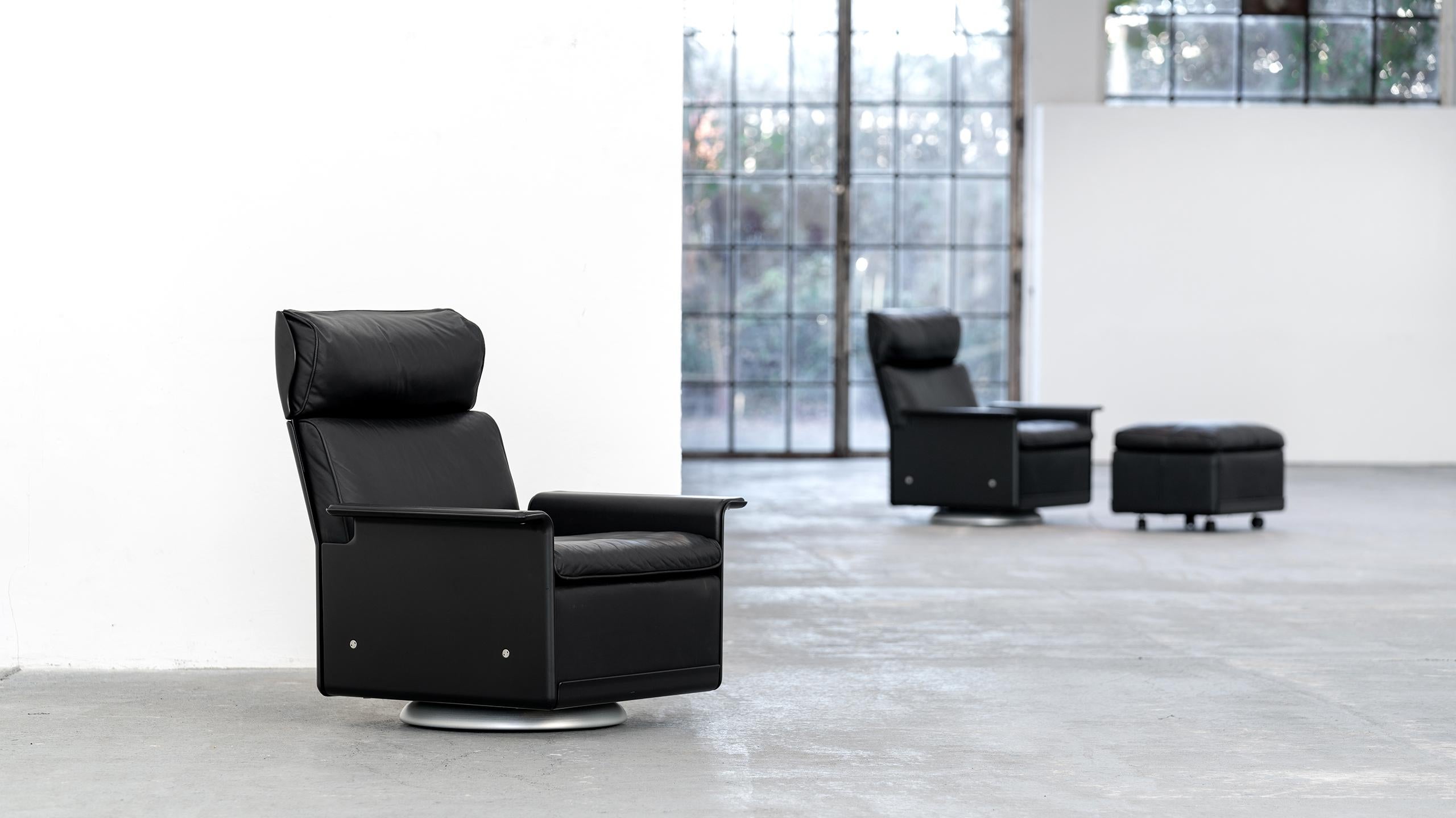 Mid-Century Modern Dieter Rams, 620 Lounge Chair - rare Swivel Base by Vitsœ in black Leather, 1962