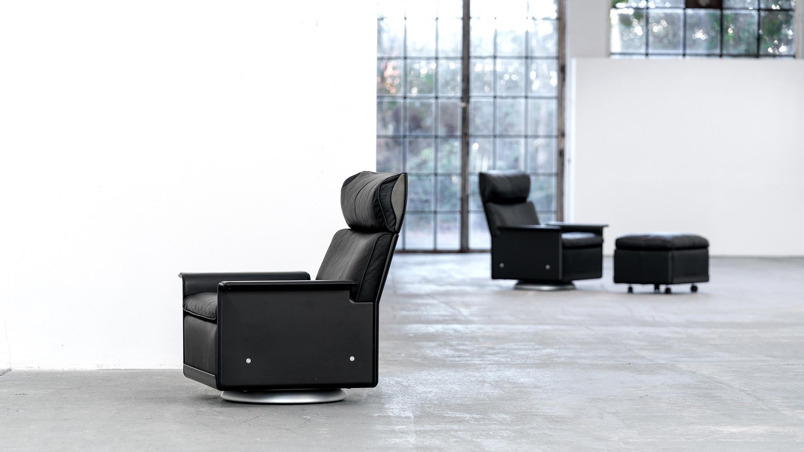 Mid-20th Century Dieter Rams, 620 Lounge Chair - rare Swivel Base by Vitsœ in black Leather, 1962