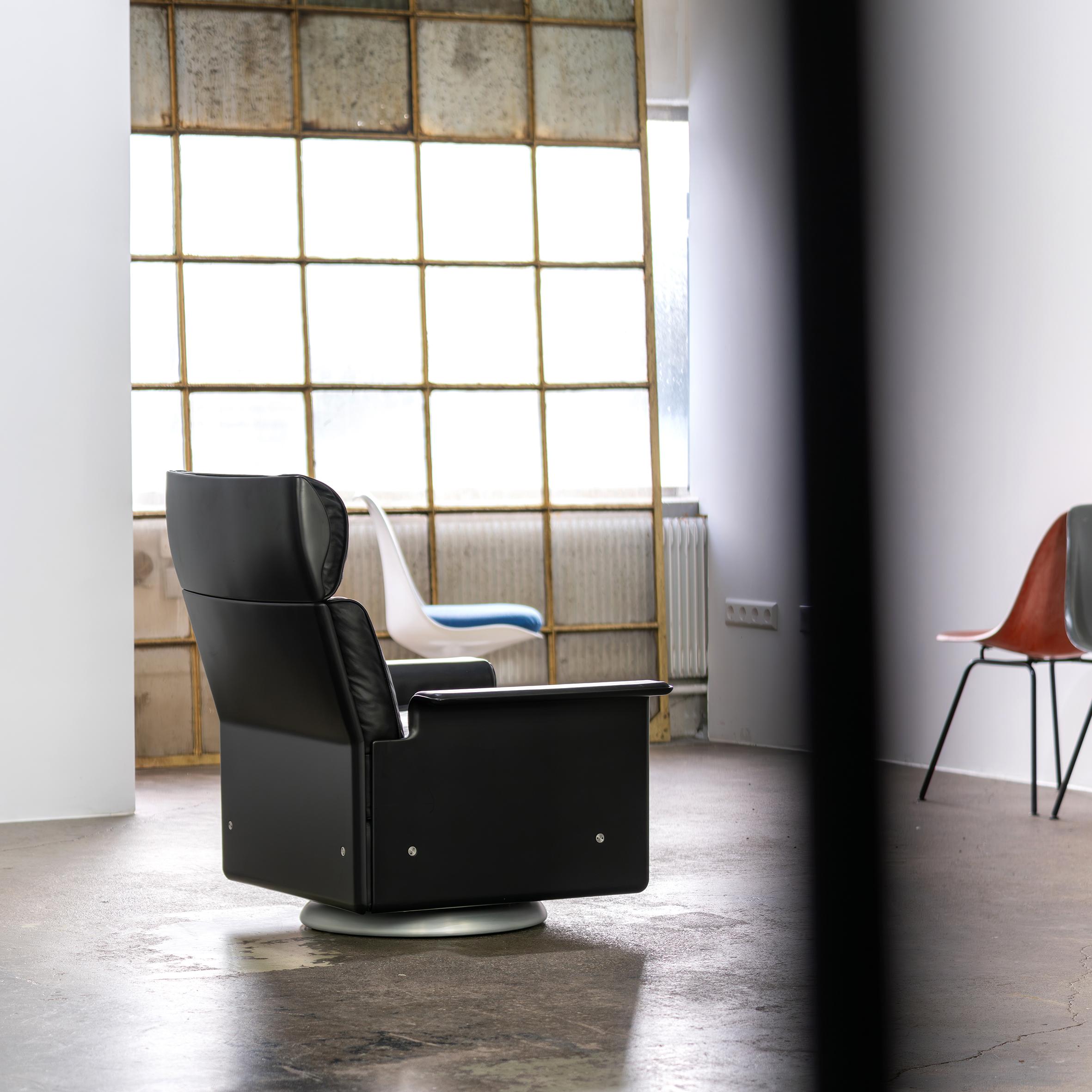 Dieter Rams 620 Lounge Chair Swivel Base by Vitsœ schwarz Leder 1962 Mid Century im Angebot 8