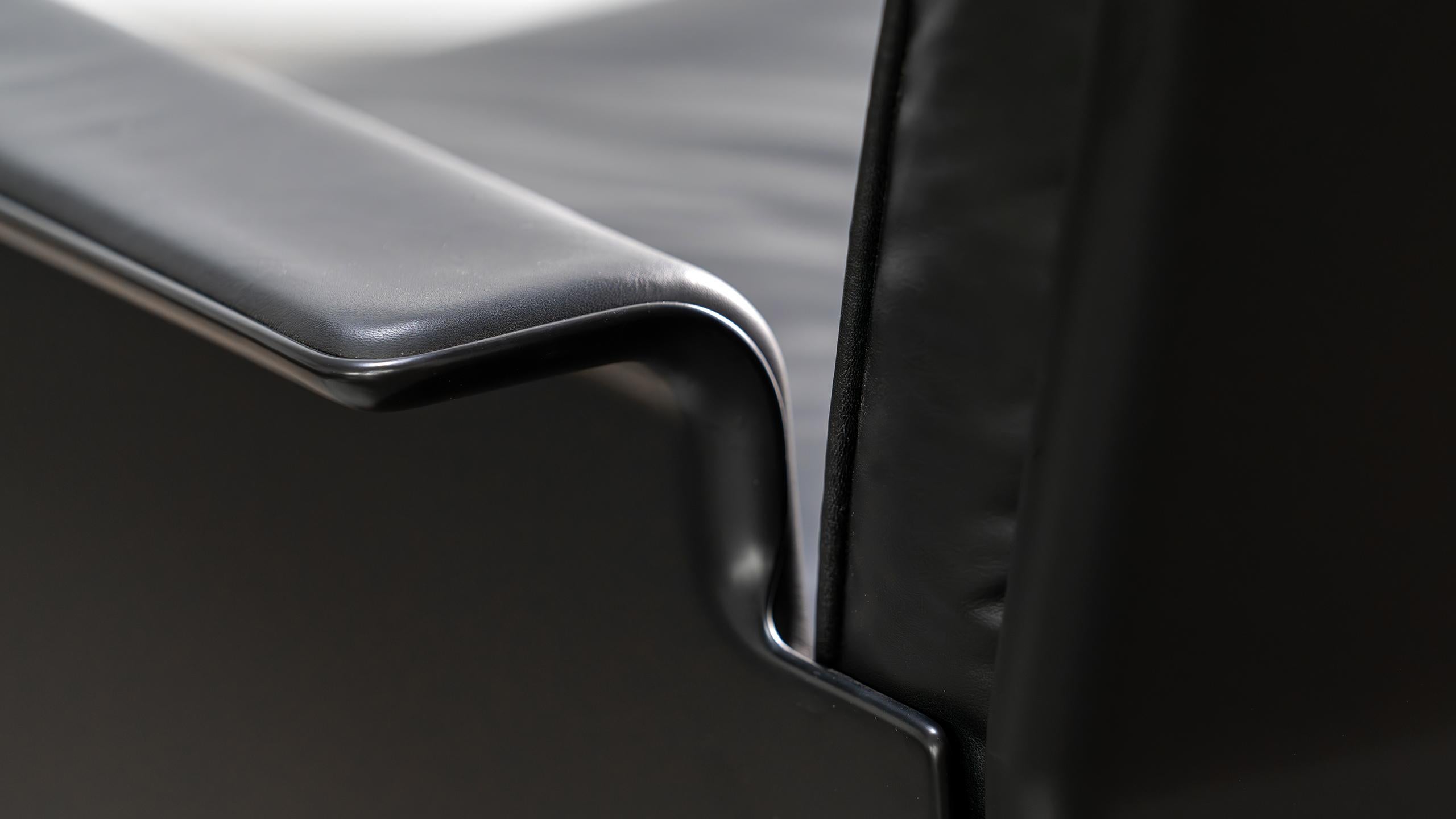 Dieter Rams 620 Lounge Chair Swivel Base by Vitsœ schwarz Leder 1962 Mid Century (Handgefertigt) im Angebot