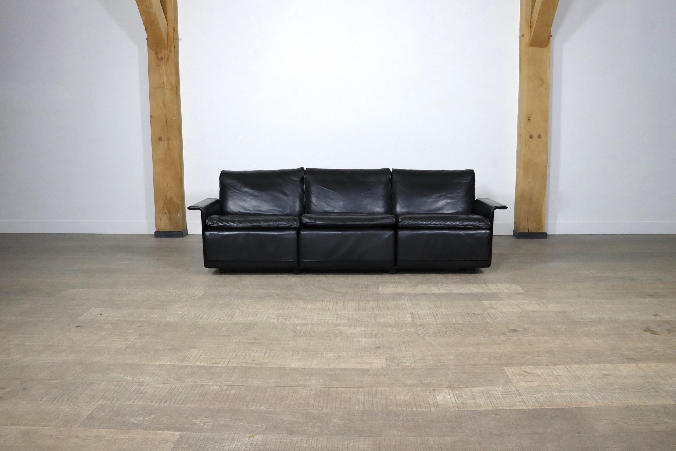 Nice three seater sofa in black leather by Dieter Rams for Vitsoe. The black outer shell is made from a hot-pressed sheet-moulding compound, which is similar to, but stronger than fiberglass. This sofa is made with the highest-quality black leather,