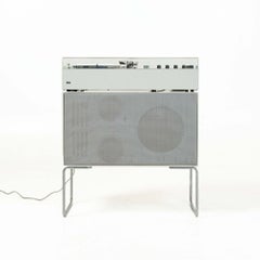 Dieter Rams pour Braun : la platine vinyle Audio 310 et l'enceinte sur pied L50