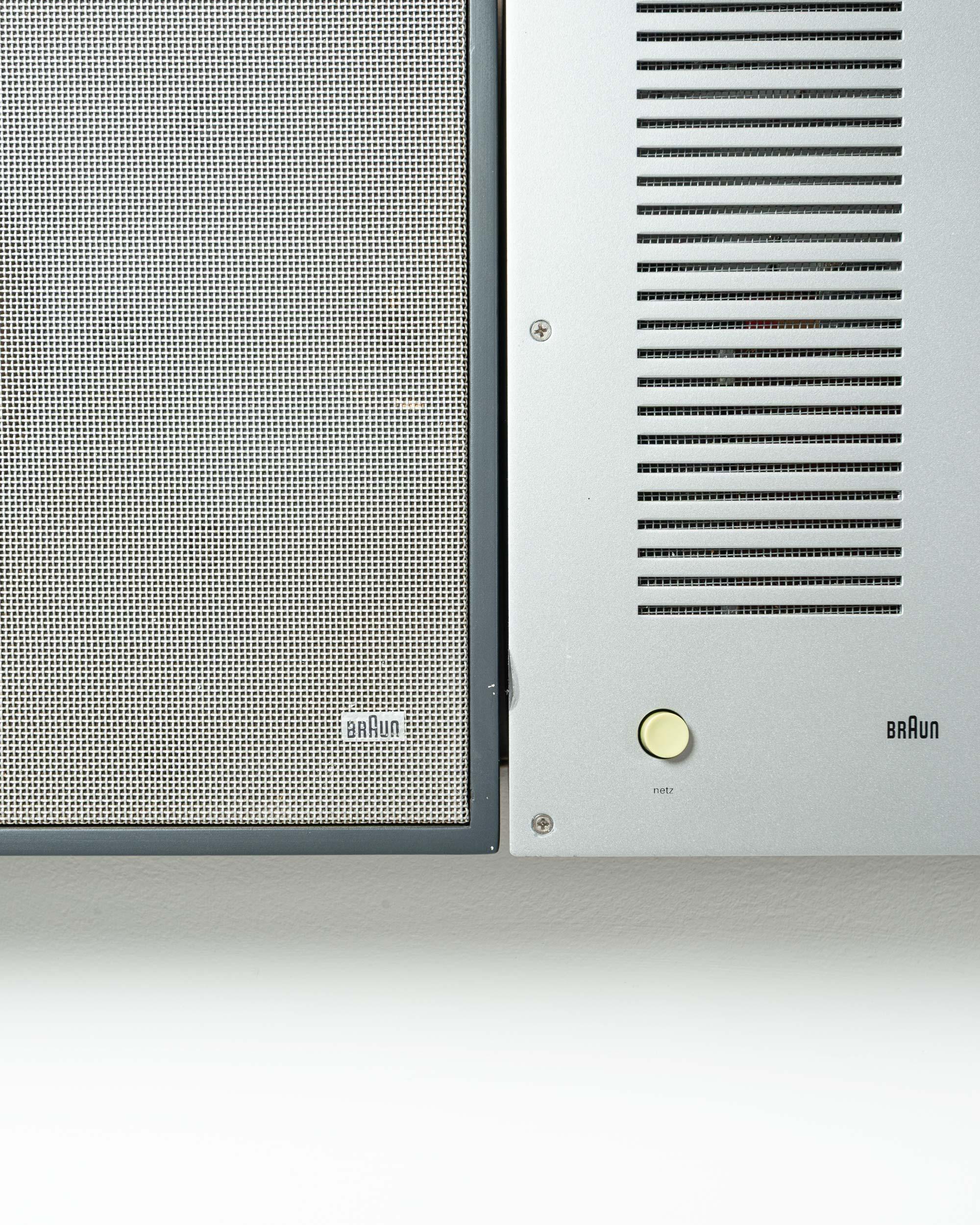 Dieter Rams pour la chaîne stéréo murale noire 