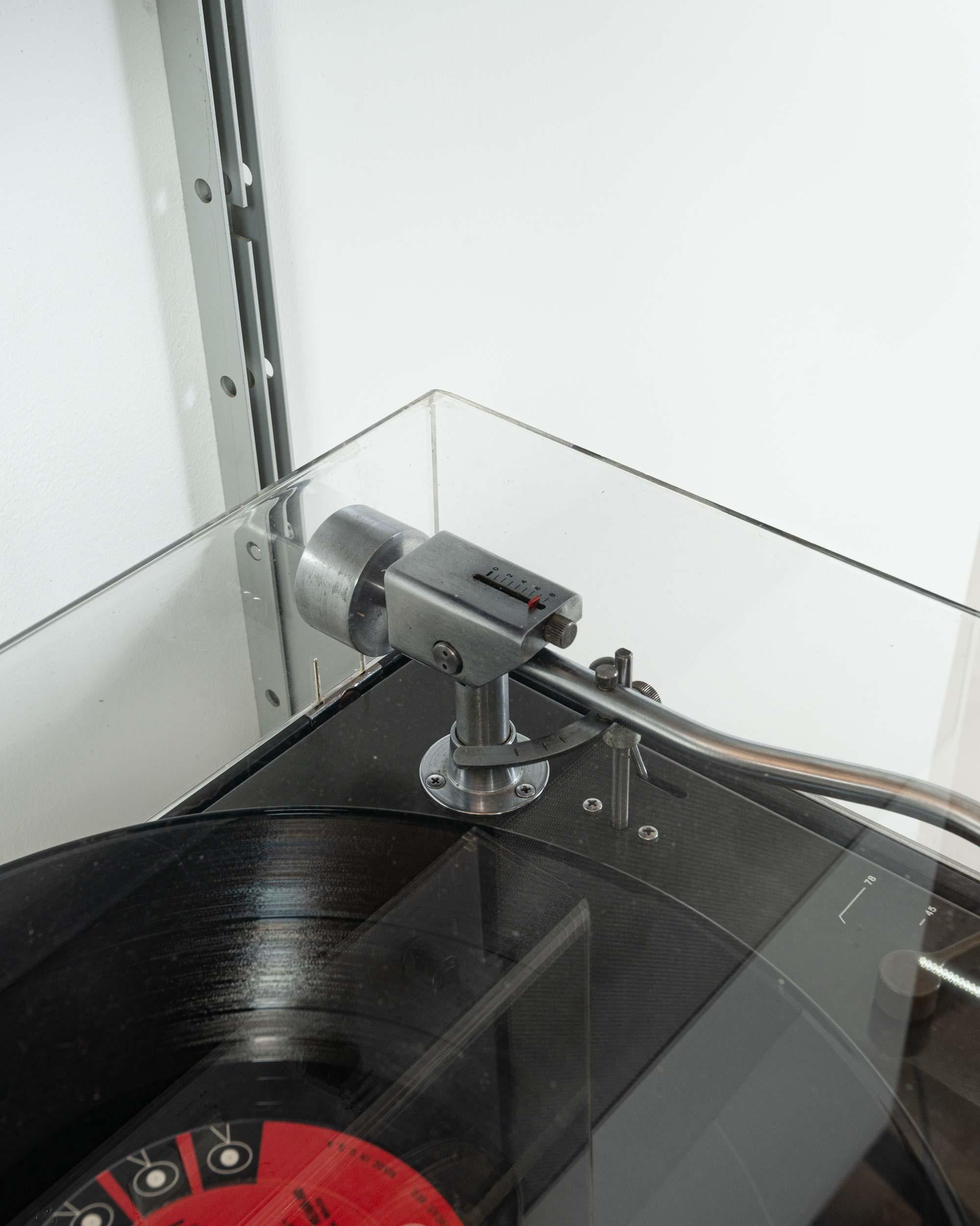 Dieter Rams pour la chaîne stéréo murale noire 