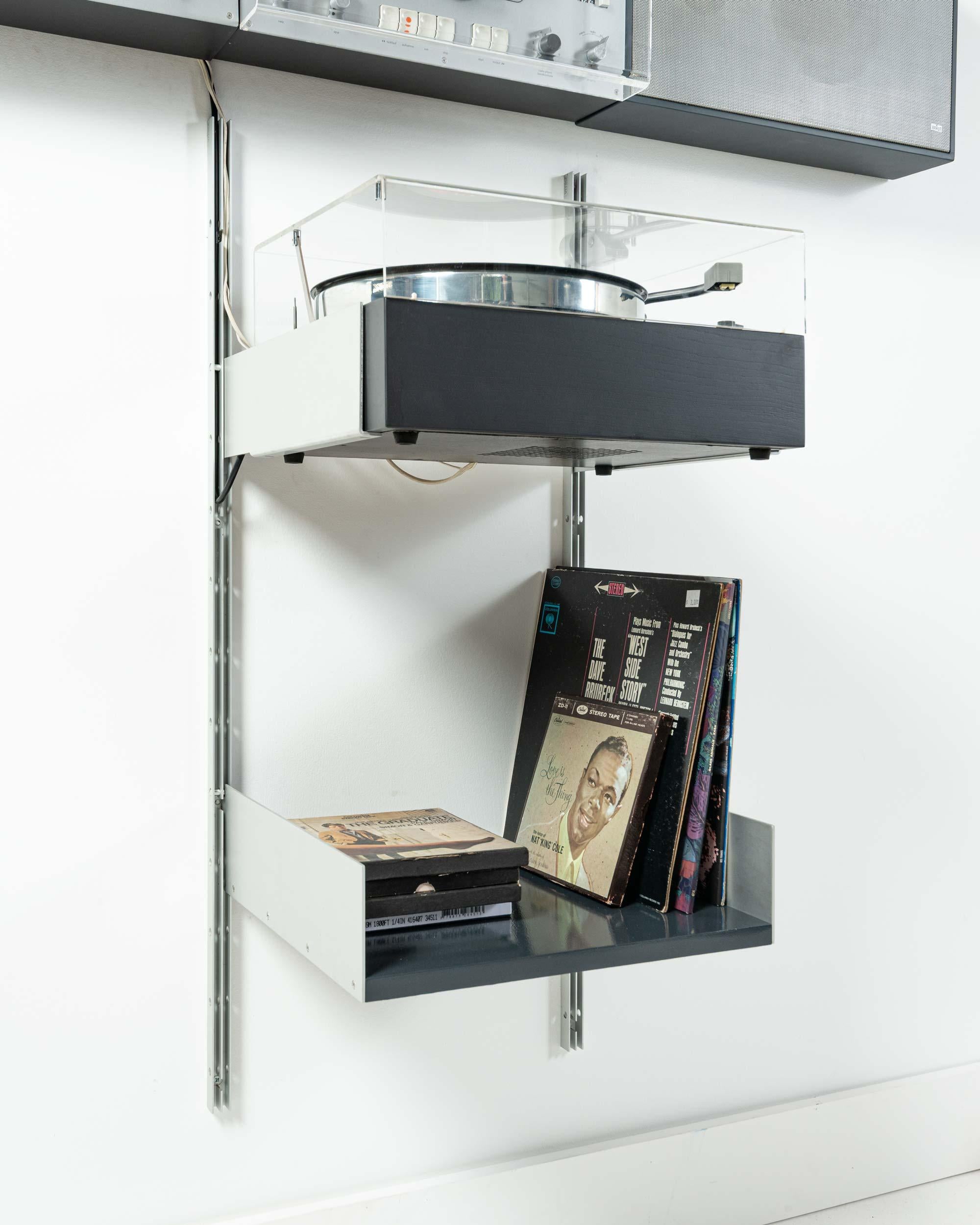 Allemand Dieter Rams pour la chaîne stéréo murale noire 
