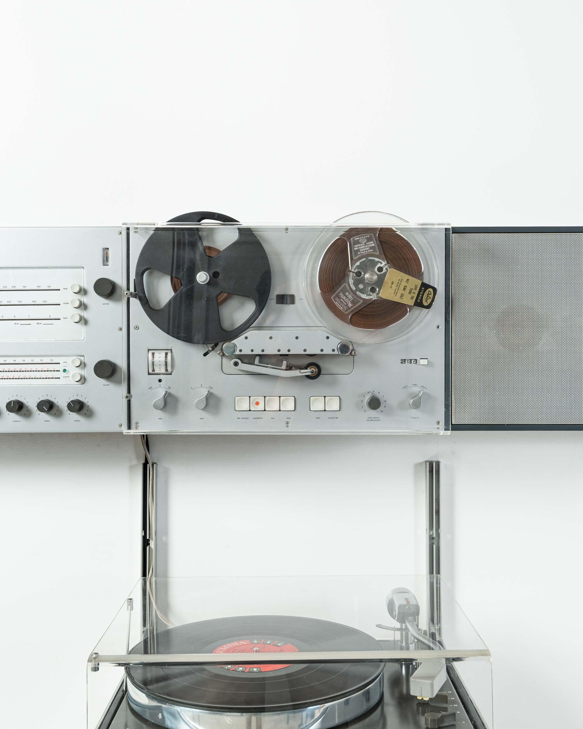 Dieter Rams pour la chaîne stéréo murale noire 