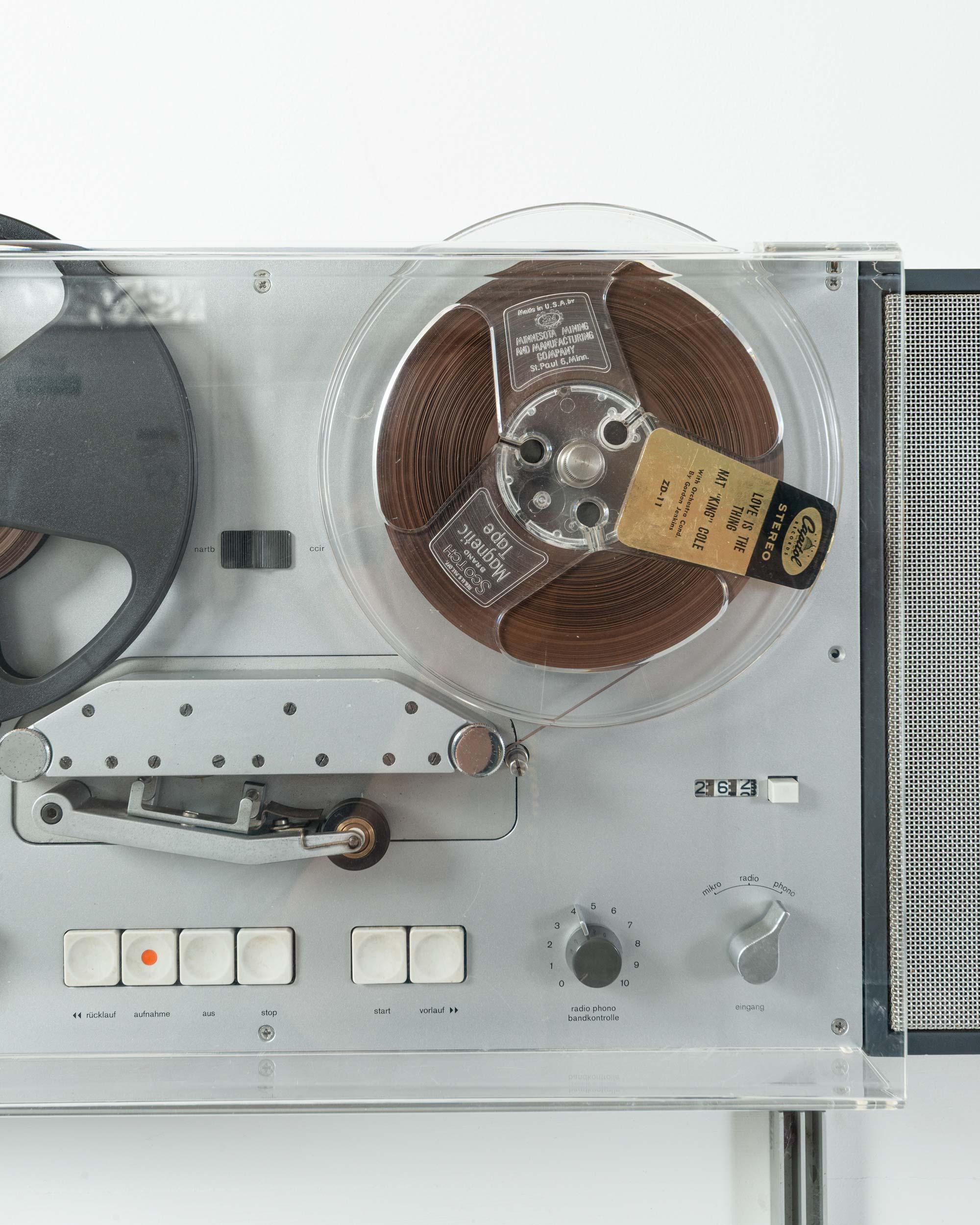 Milieu du XXe siècle Dieter Rams pour la chaîne stéréo murale noire 