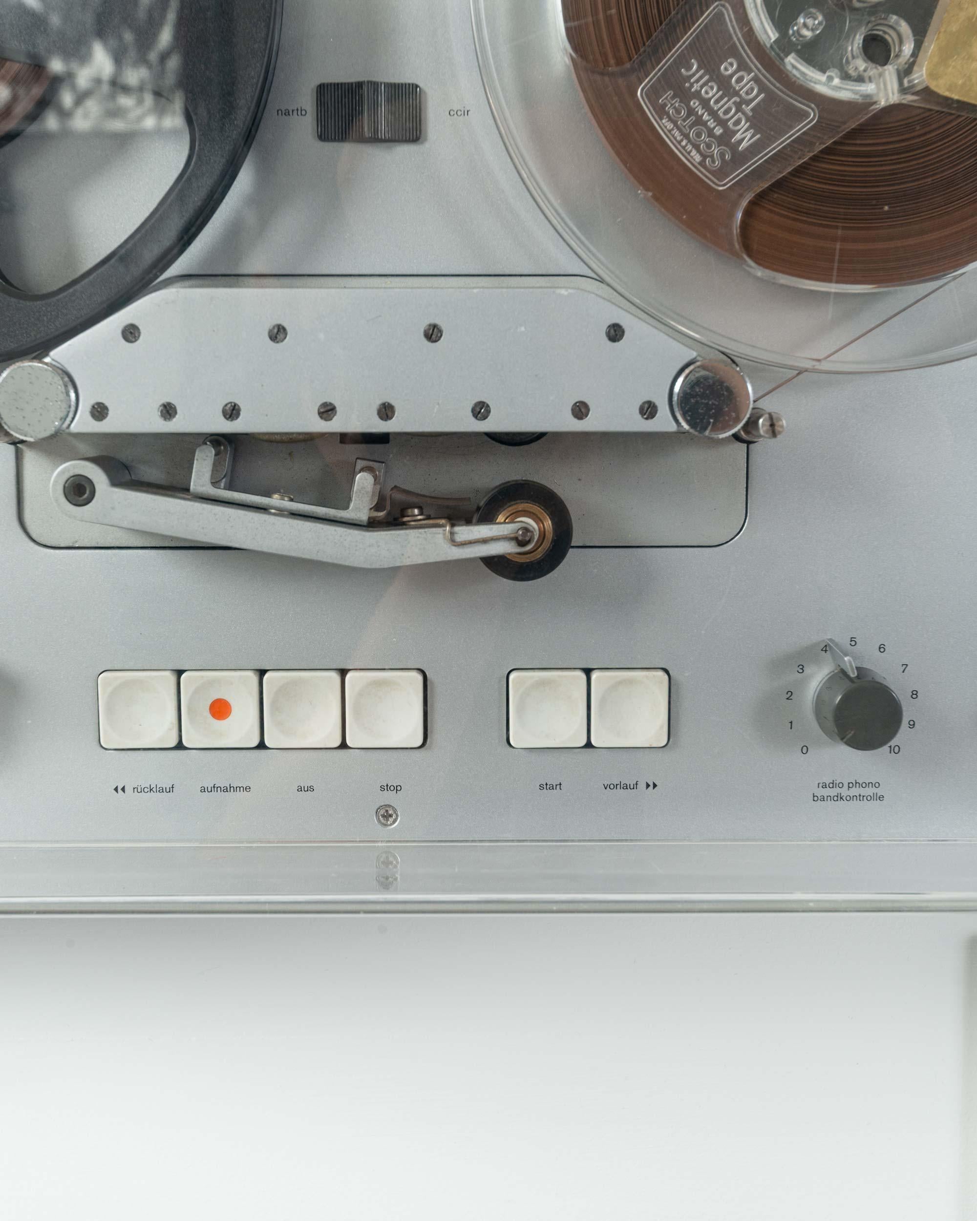 Dieter Rams pour la chaîne stéréo murale noire 