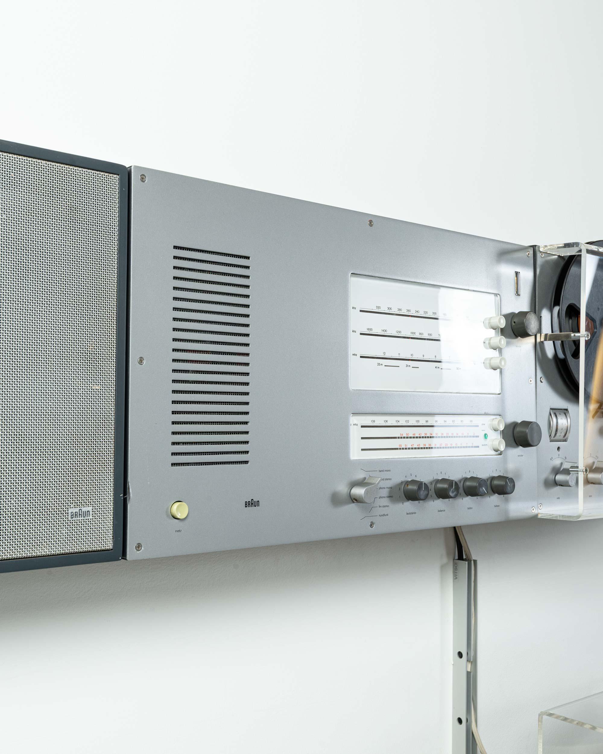 Dieter Rams pour la chaîne stéréo murale noire 