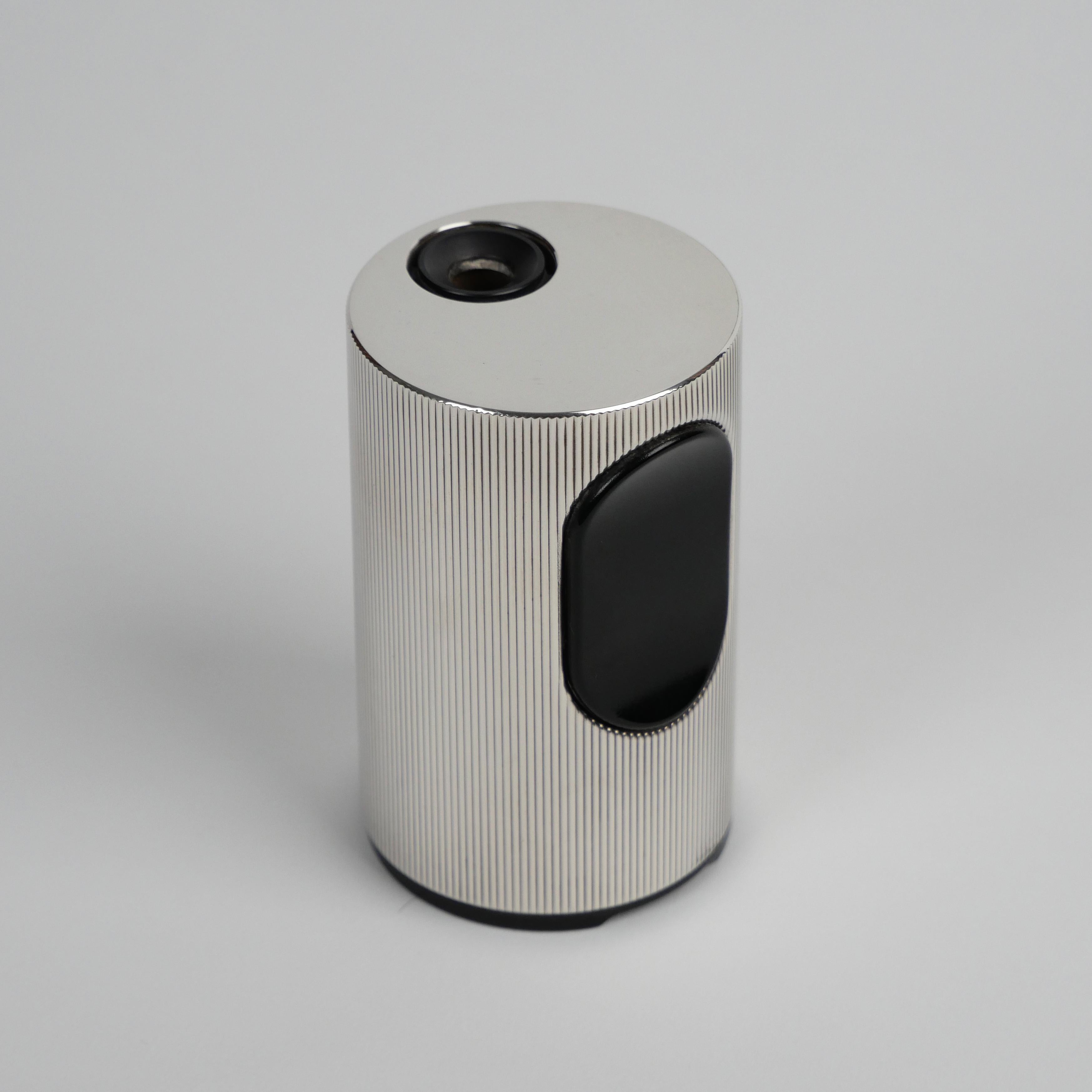 Dieter Rams for Braun, 1968
T2 TFG2 Table Lighter (Nr. 6822/305)

This is a great example of the rare textured/ribbed silver version of this design classic

Silvered metal with ribbed decoration finish, black plastic fittings
Immaculate