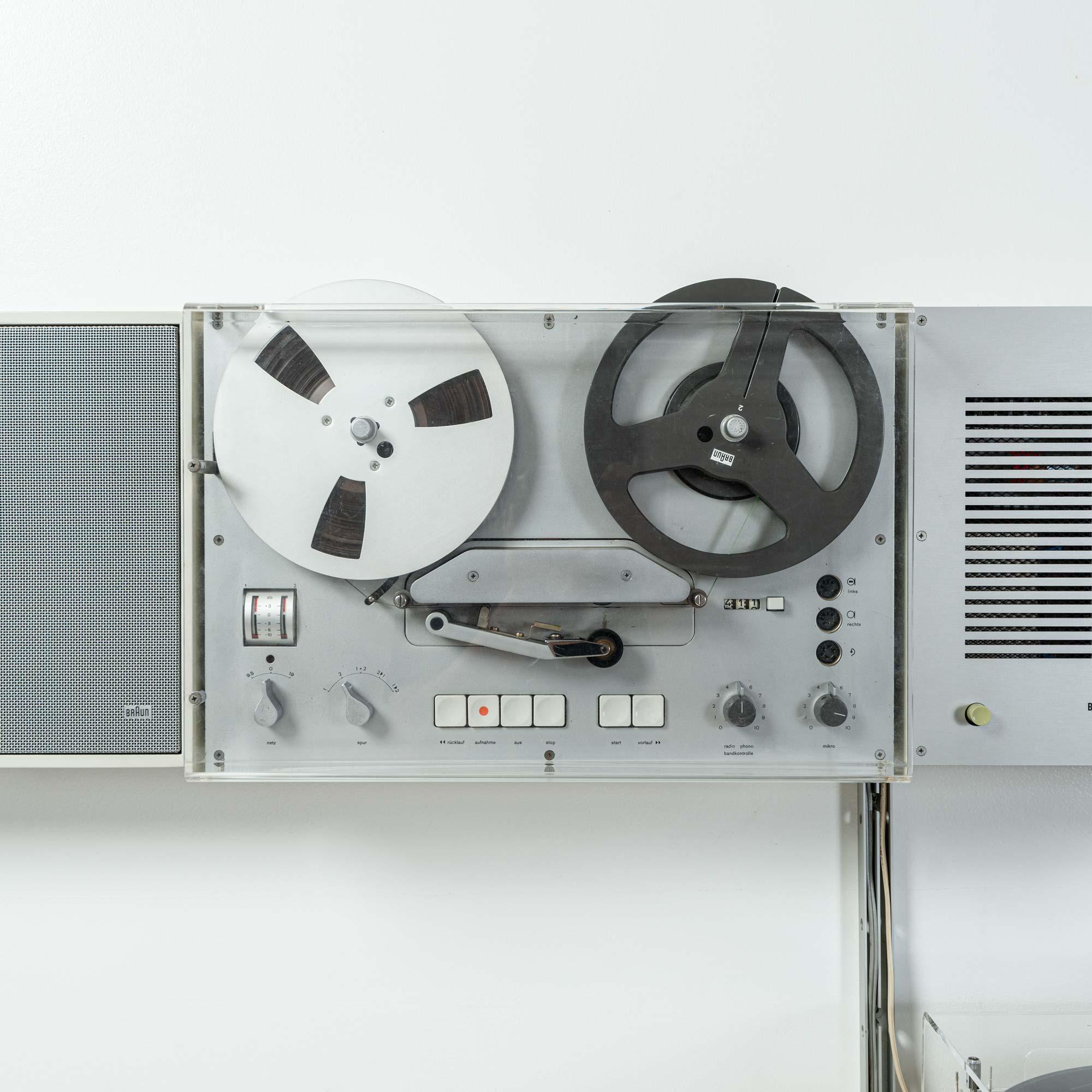 Bauhaus Dieter Rams per il sistema stereo a parete 