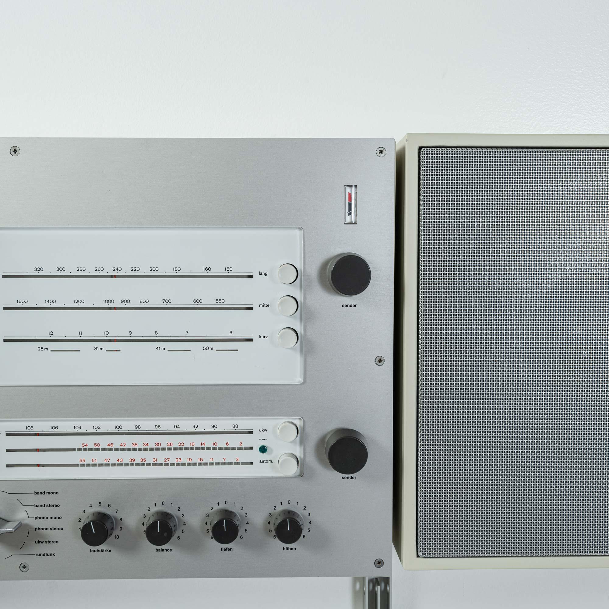 Metallo Dieter Rams per il sistema stereo a parete 