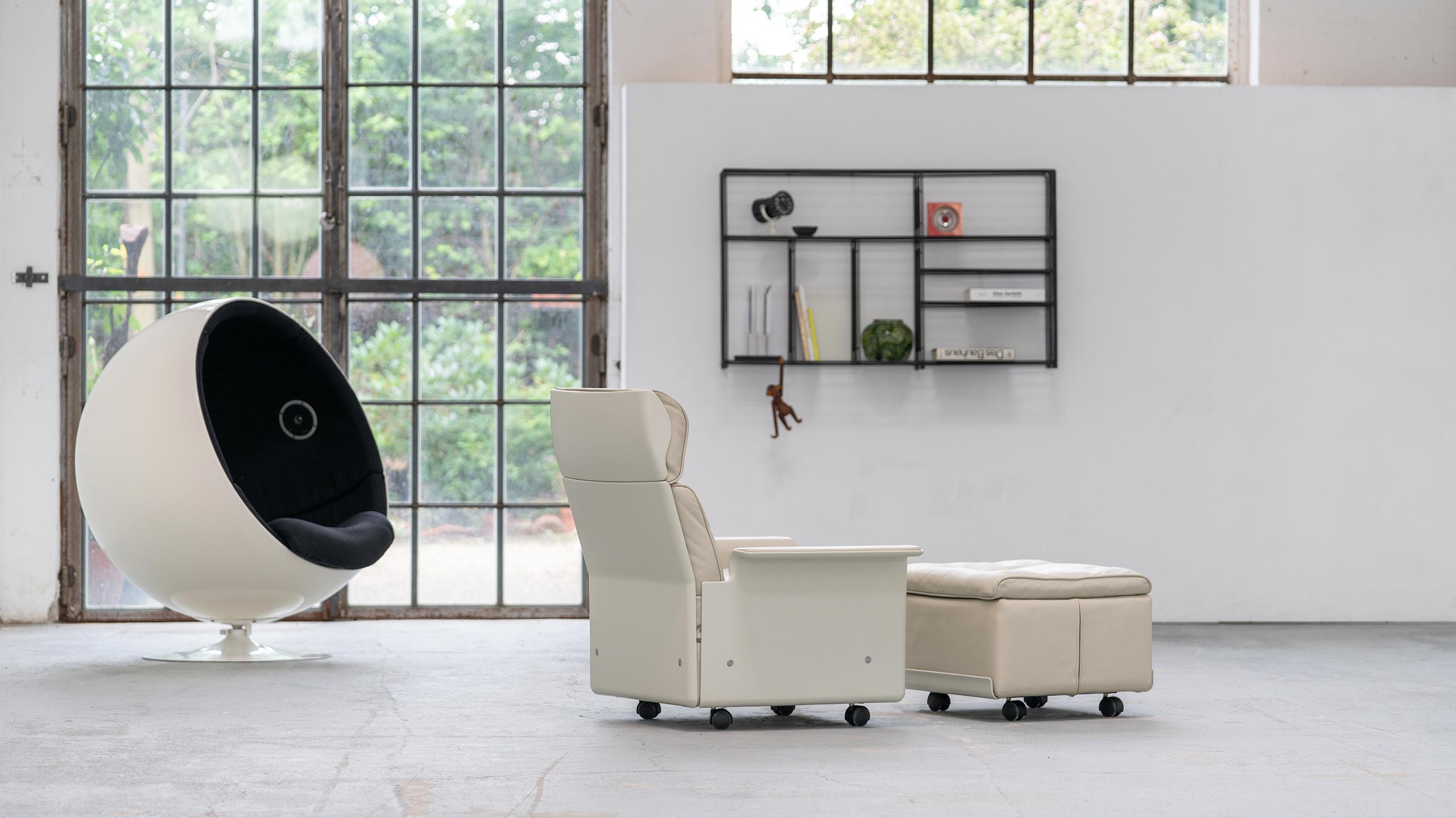 Dieter Rams, Lounge Chair & Ottoman Rz 620 by Vitsœ, Cream-Coloured Leather 1962 7