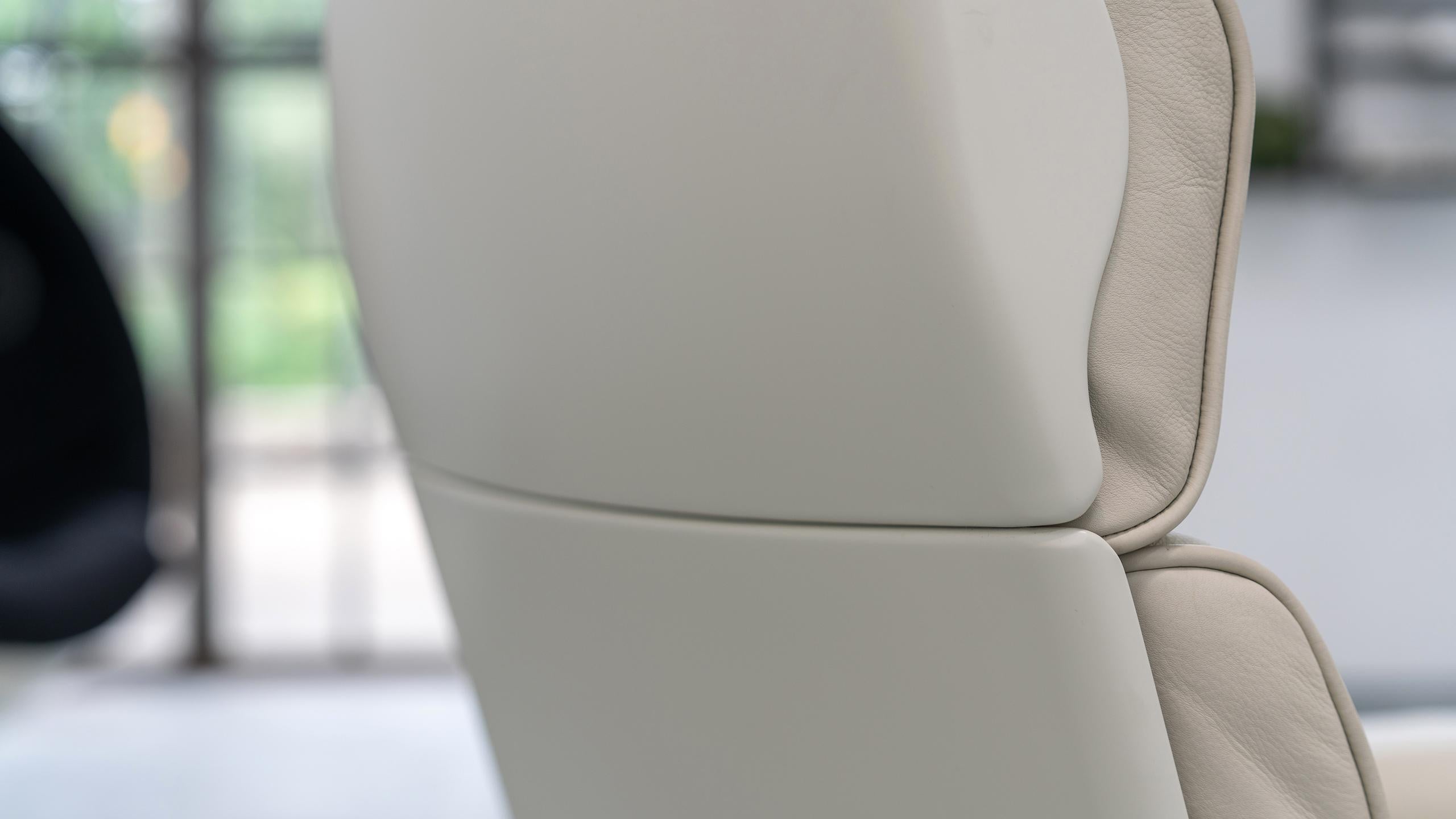 Dieter Rams, Lounge Chair & Ottoman Rz 620 by Vitsœ, Cream-Coloured Leather 1962 7