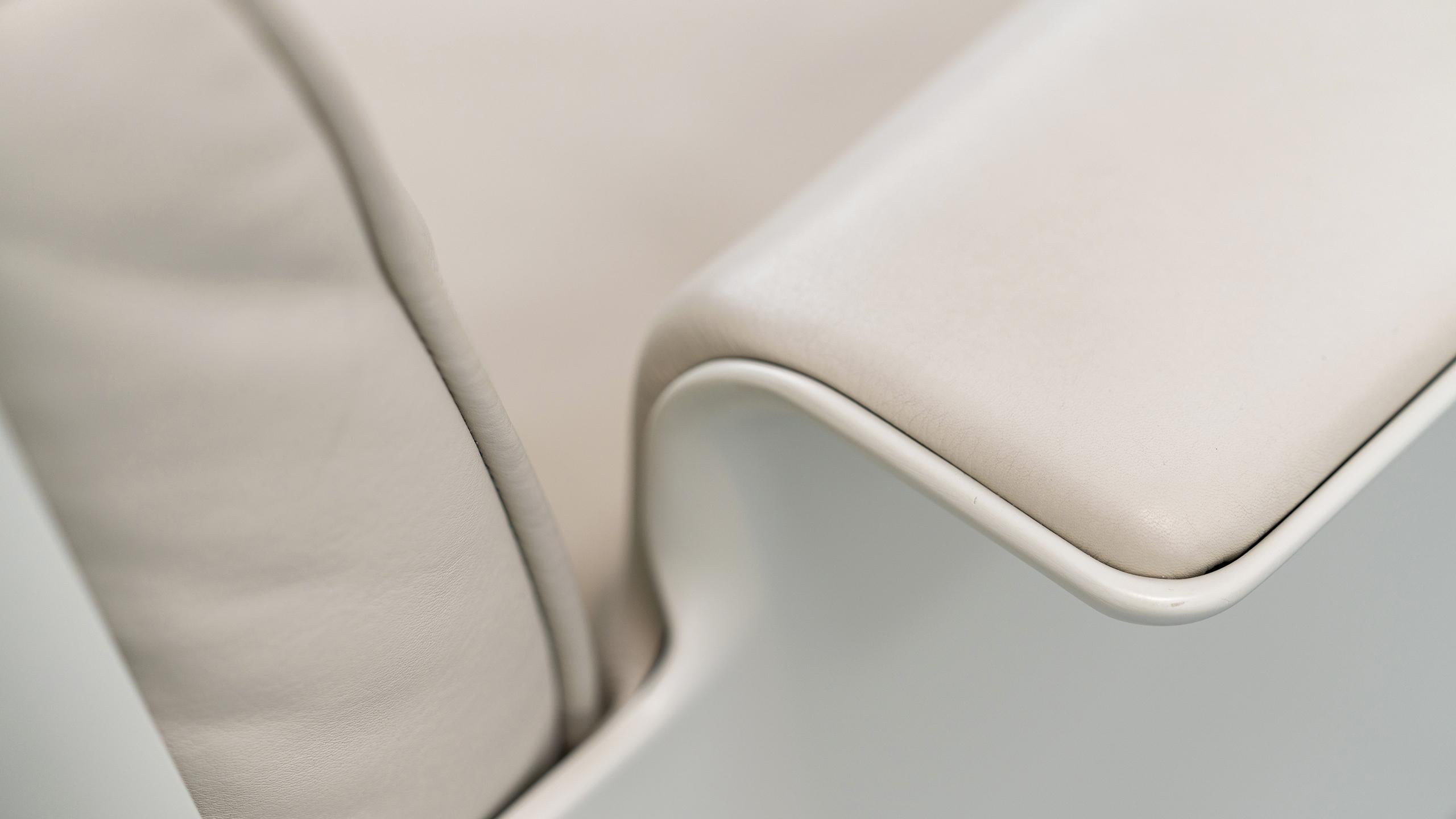 Dieter Rams, Lounge Chair & Ottoman Rz 620 by Vitsœ, Cream-Coloured Leather 1962 10