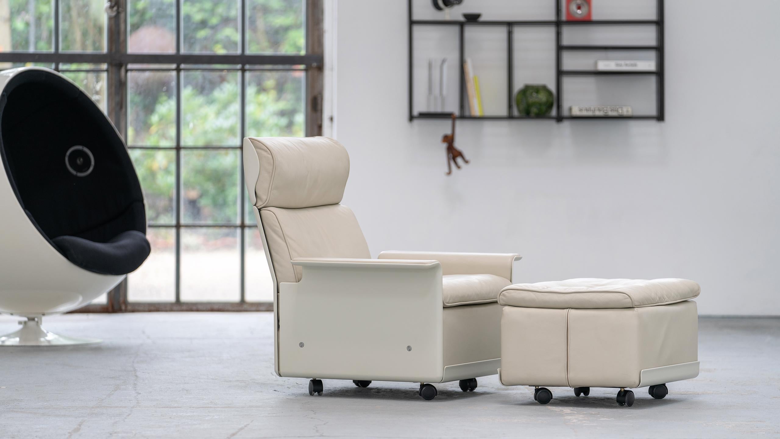Dieter Rams, Lounge Chair & Ottoman Rz 620 by Vitsœ, Cream-Coloured Leather 1962 11