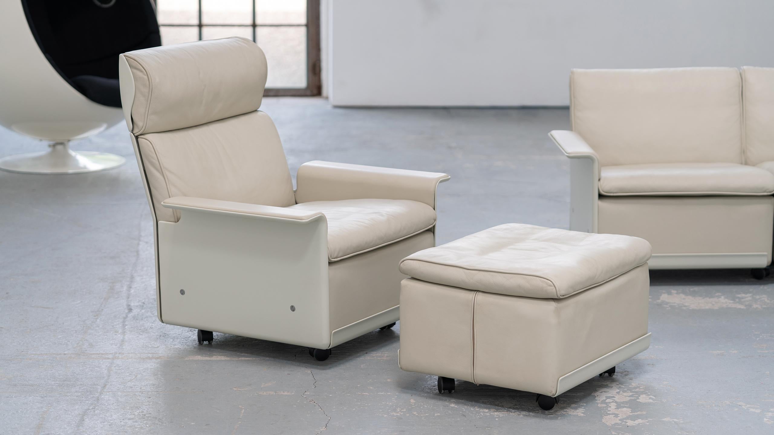 Dieter Rams, Lounge Chair & Ottoman Rz 620 by Vitsœ, Cream-Coloured Leather 1962 1