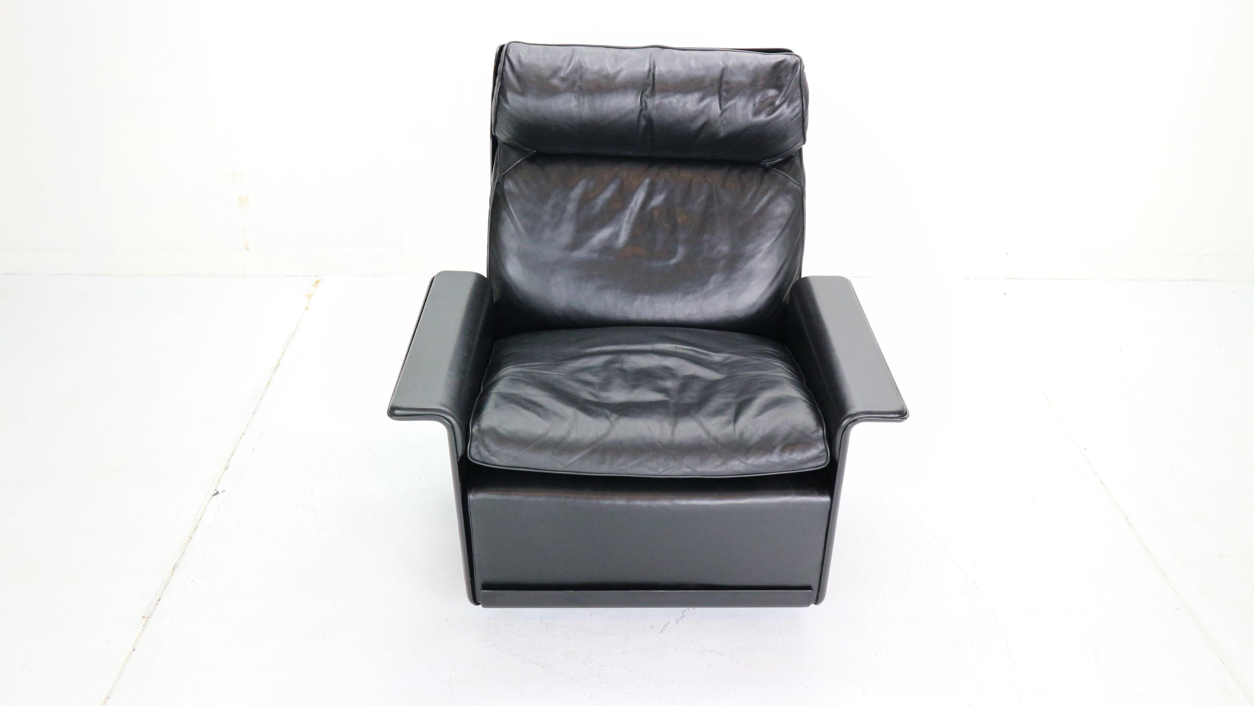 Dieter Rams Set of 2 Black Leather Lounge Chairs Model-620 for Vitsœ, 1970s In Good Condition In The Hague, NL