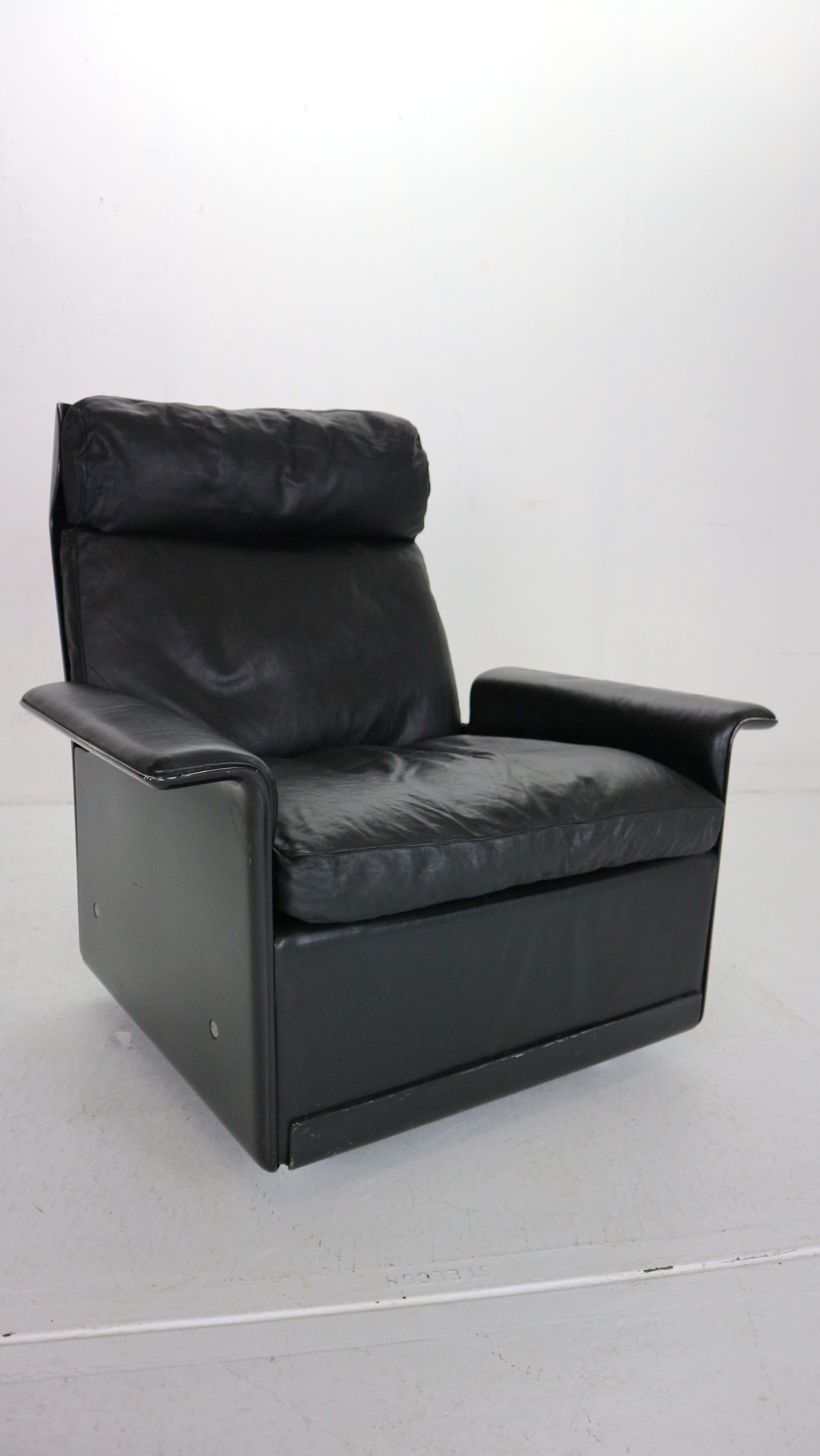 Late 20th Century Dieter Rams Set of 2 Black Leather Lounge Chairs Model-620 for Vitsœ, 1970s