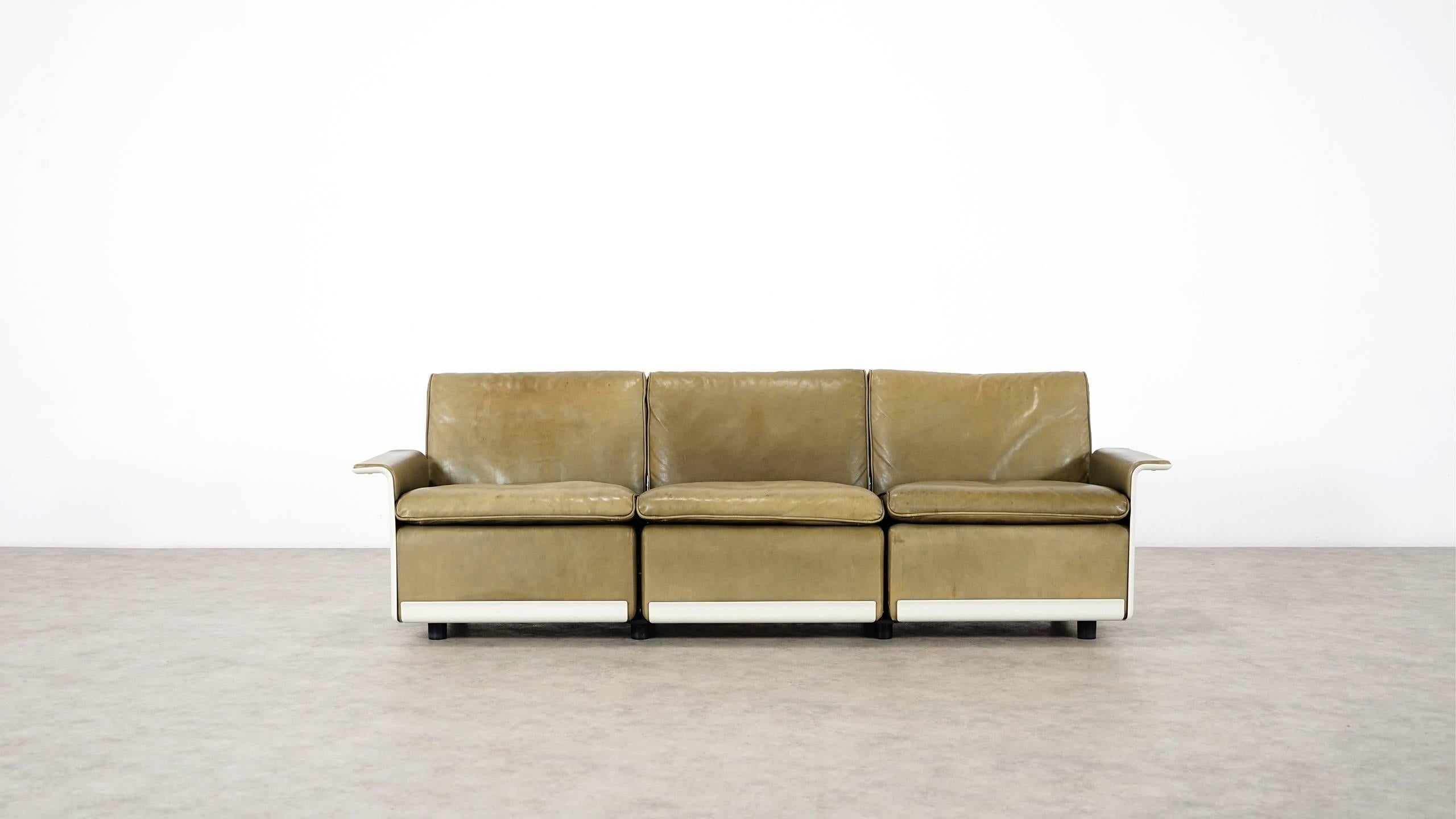 Dieter Rams Sofa and Stool RZ 62 in Olivgreen Leather by Vitsœ, Three-Seat 6