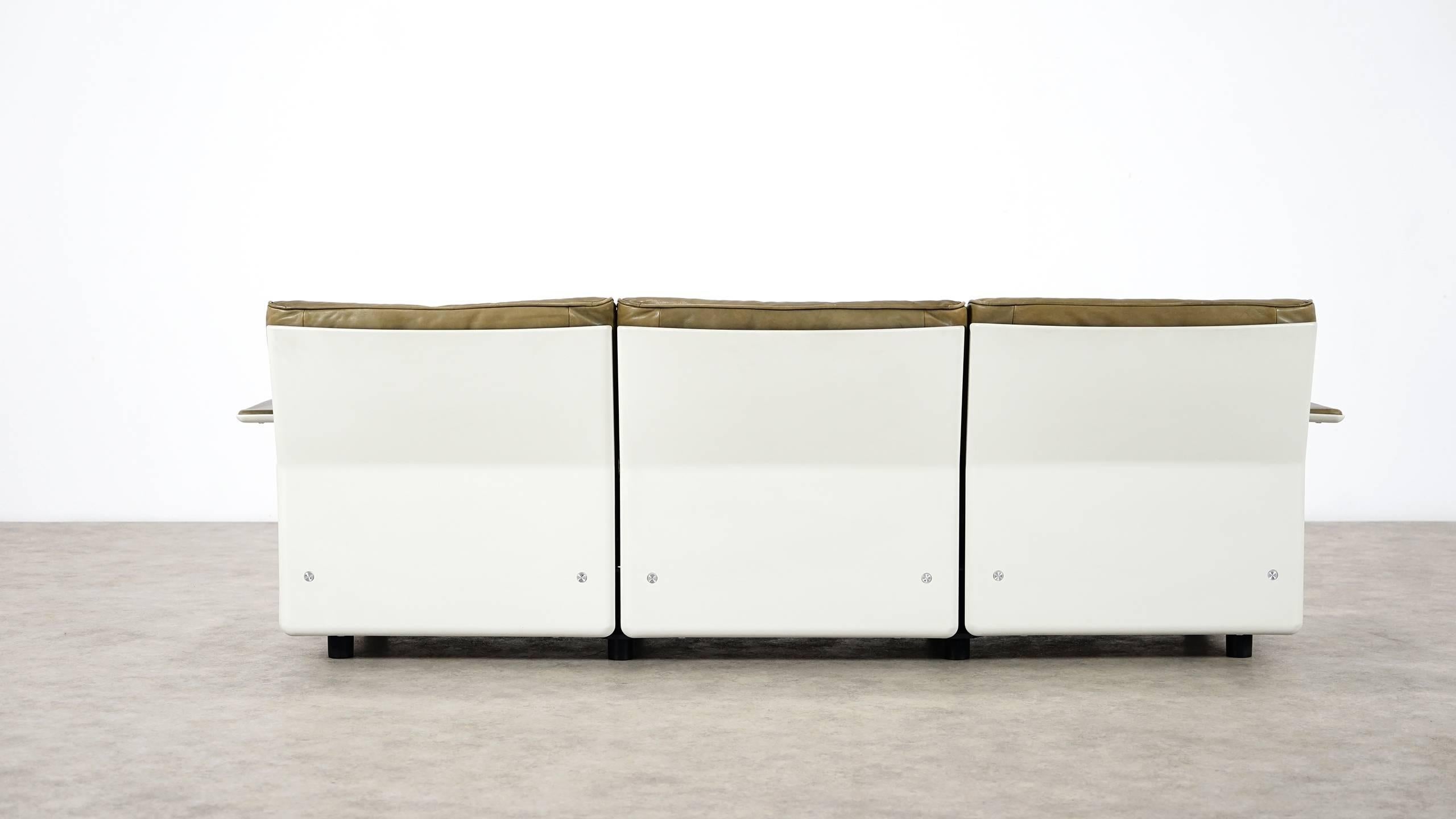 Dieter Rams Sofa and Stool RZ 62 in Olivgreen Leather by Vitsœ, Three-Seat 8