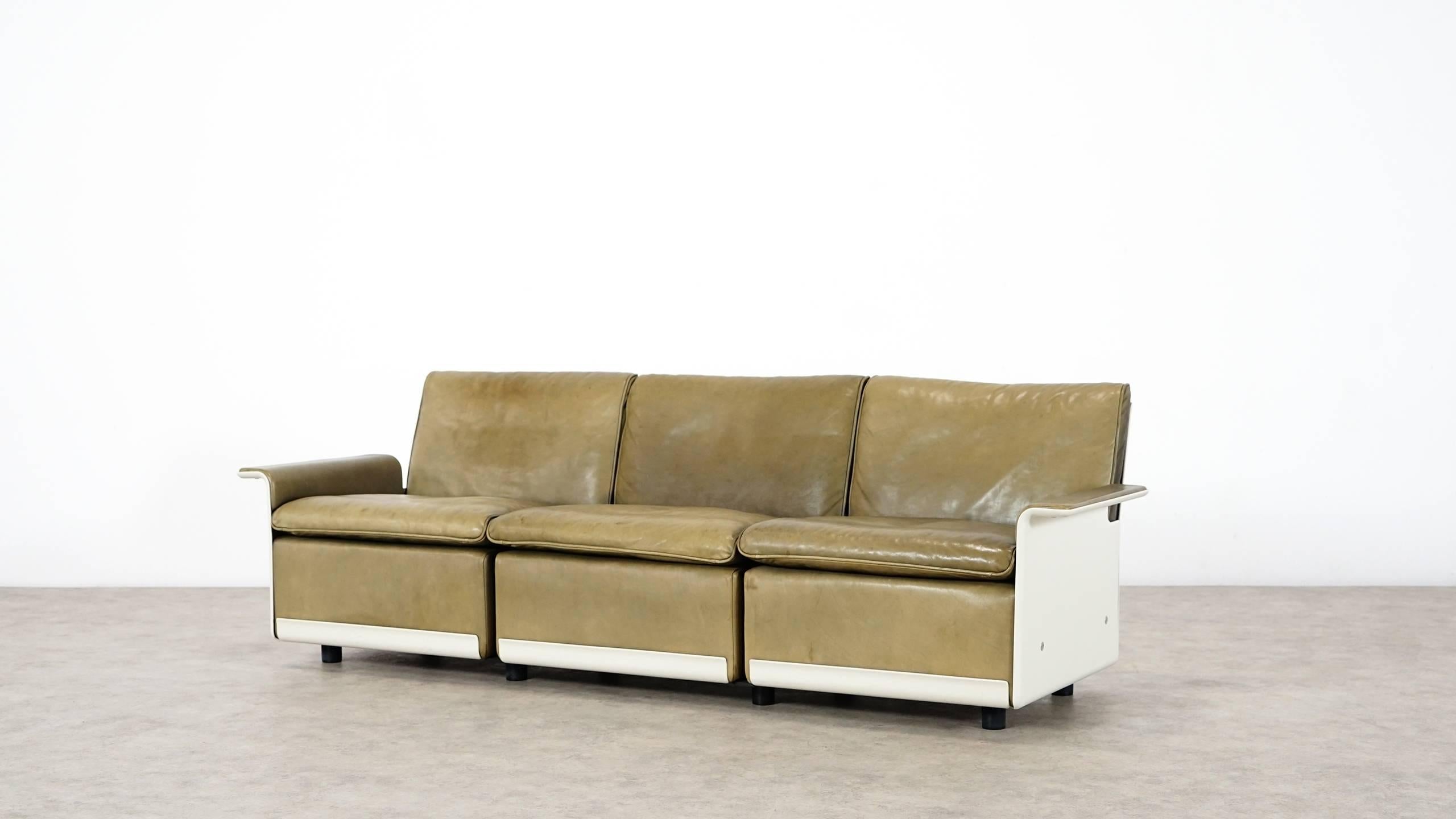 German Dieter Rams Sofa and Stool RZ 62 in Olivgreen Leather by Vitsœ, Three-Seat