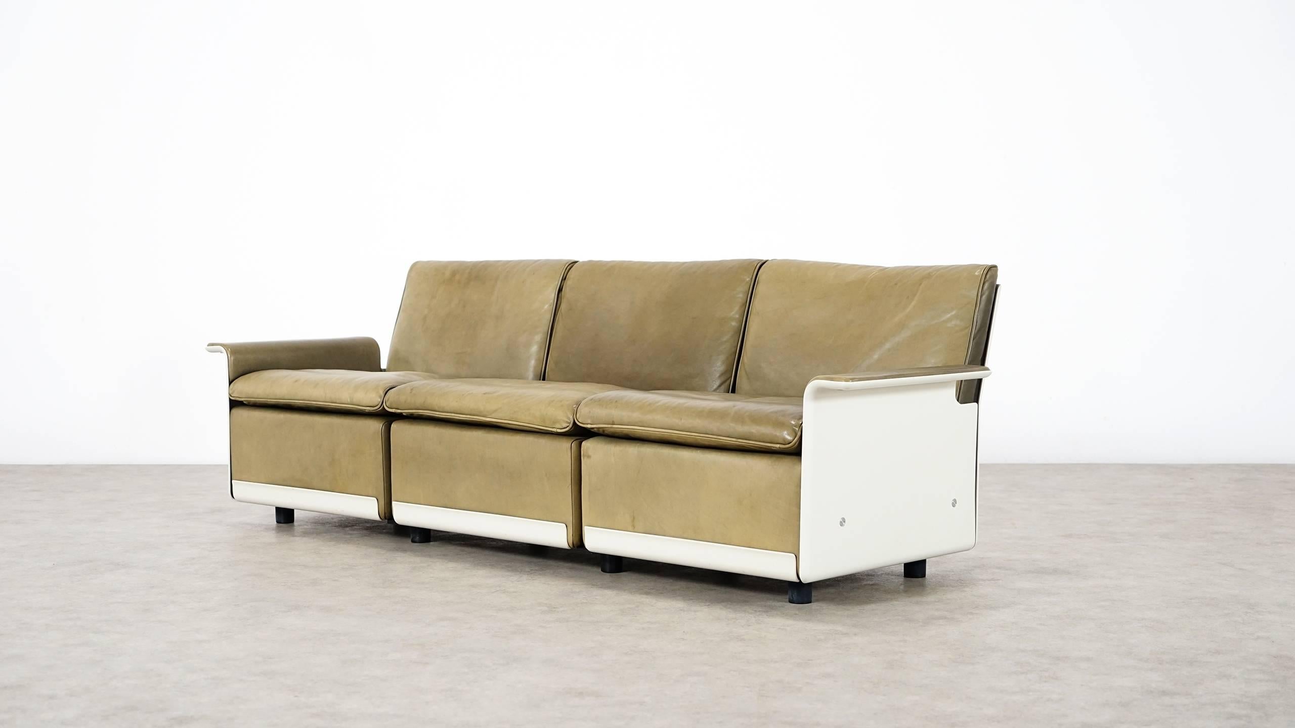 Mid-20th Century Dieter Rams Sofa and Stool RZ 62 in Olivgreen Leather by Vitsœ, Three-Seat