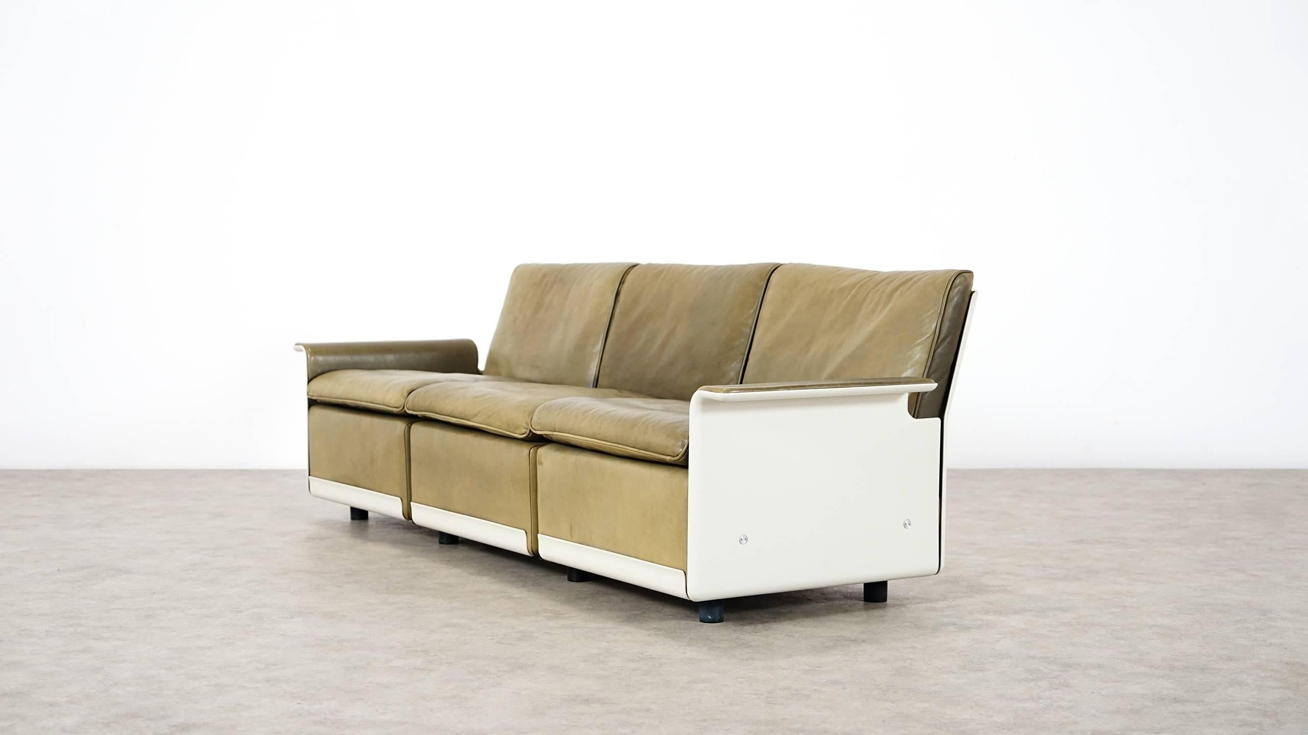 Dieter Rams Sofa and Stool RZ 62 in Olivgreen Leather by Vitsœ, Three-Seat 1