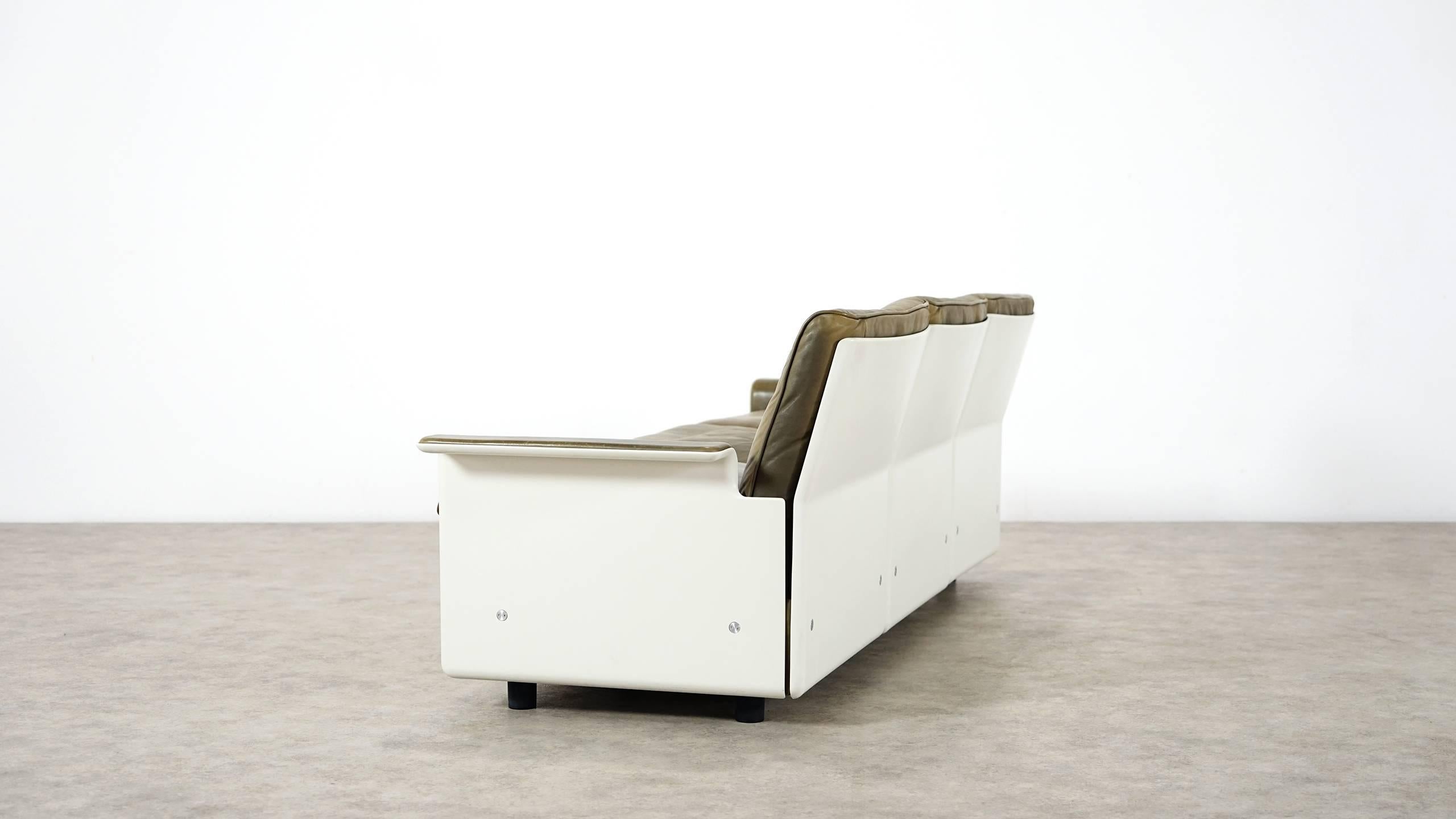 Dieter Rams Sofa and Stool RZ 62 in Olivgreen Leather by Vitsœ, Three-Seat 3