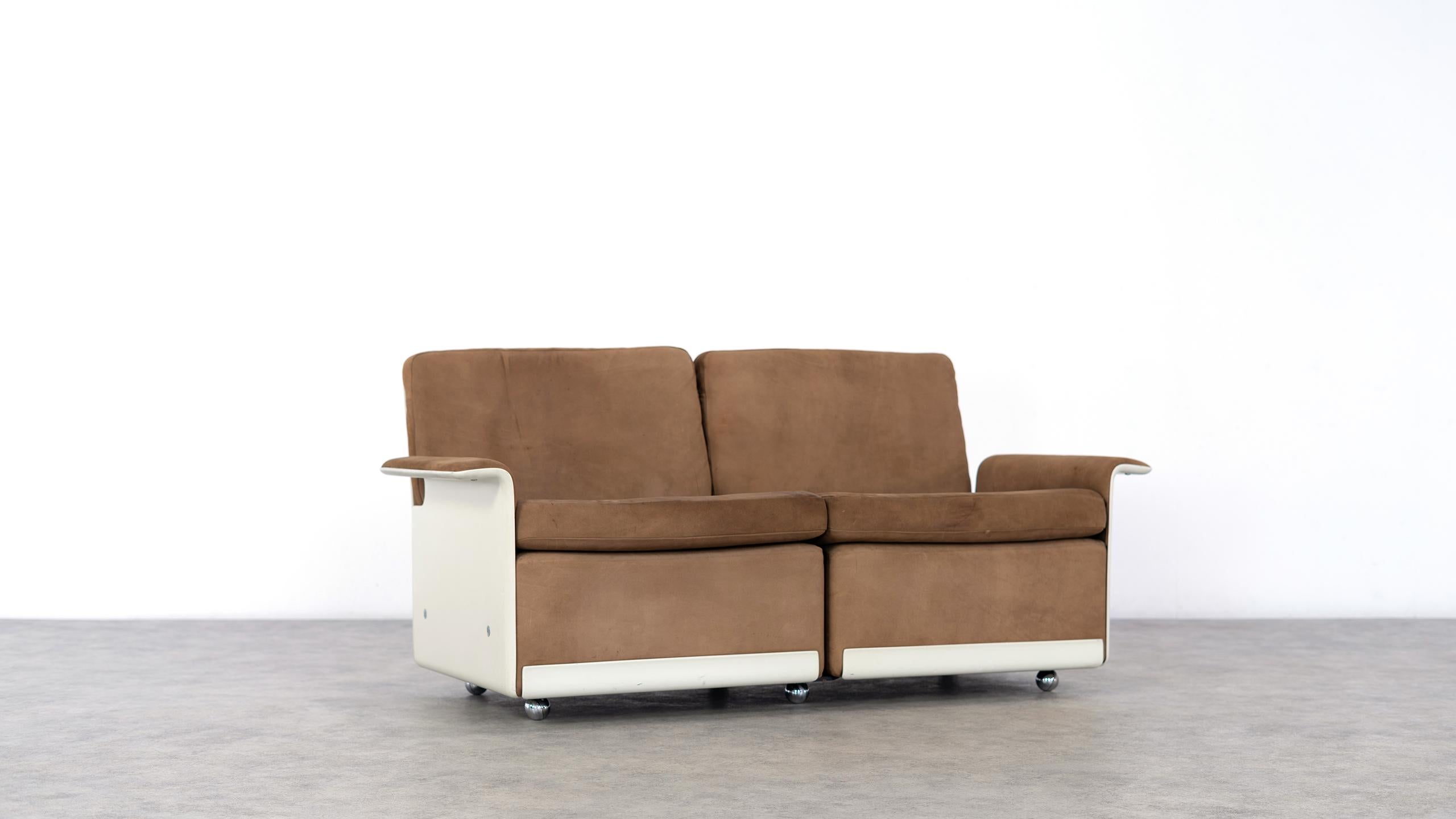 Two-seat sofa from the 620 chair programme in light brown nubuk.
Designed by Dieter Rams for Vitsœ in 1962.

The 620 chair programme is a kit of parts that adapts to your changing life. Separate chairs can become a sofa – or vice versa – at any